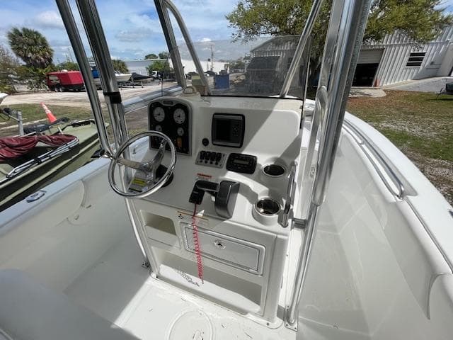 2013 Sea Hunt Triton 225