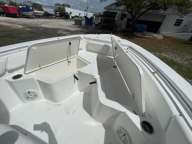 2013 Sea Hunt Triton 225