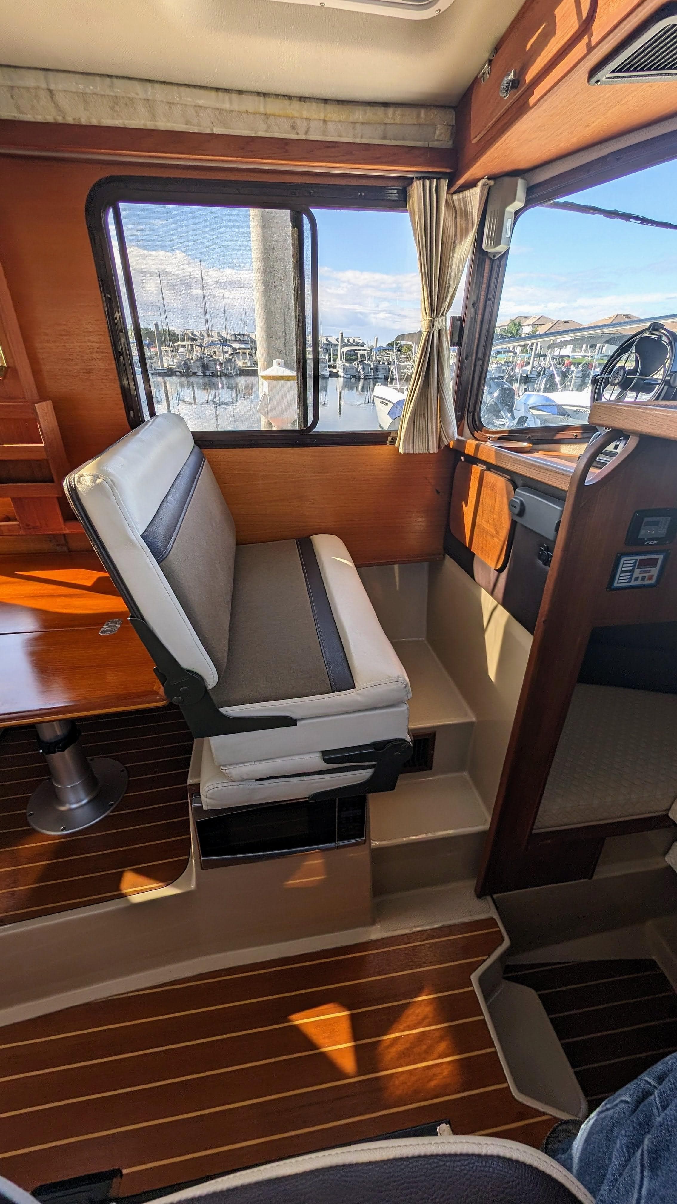 2014 Ranger Tugs R-27