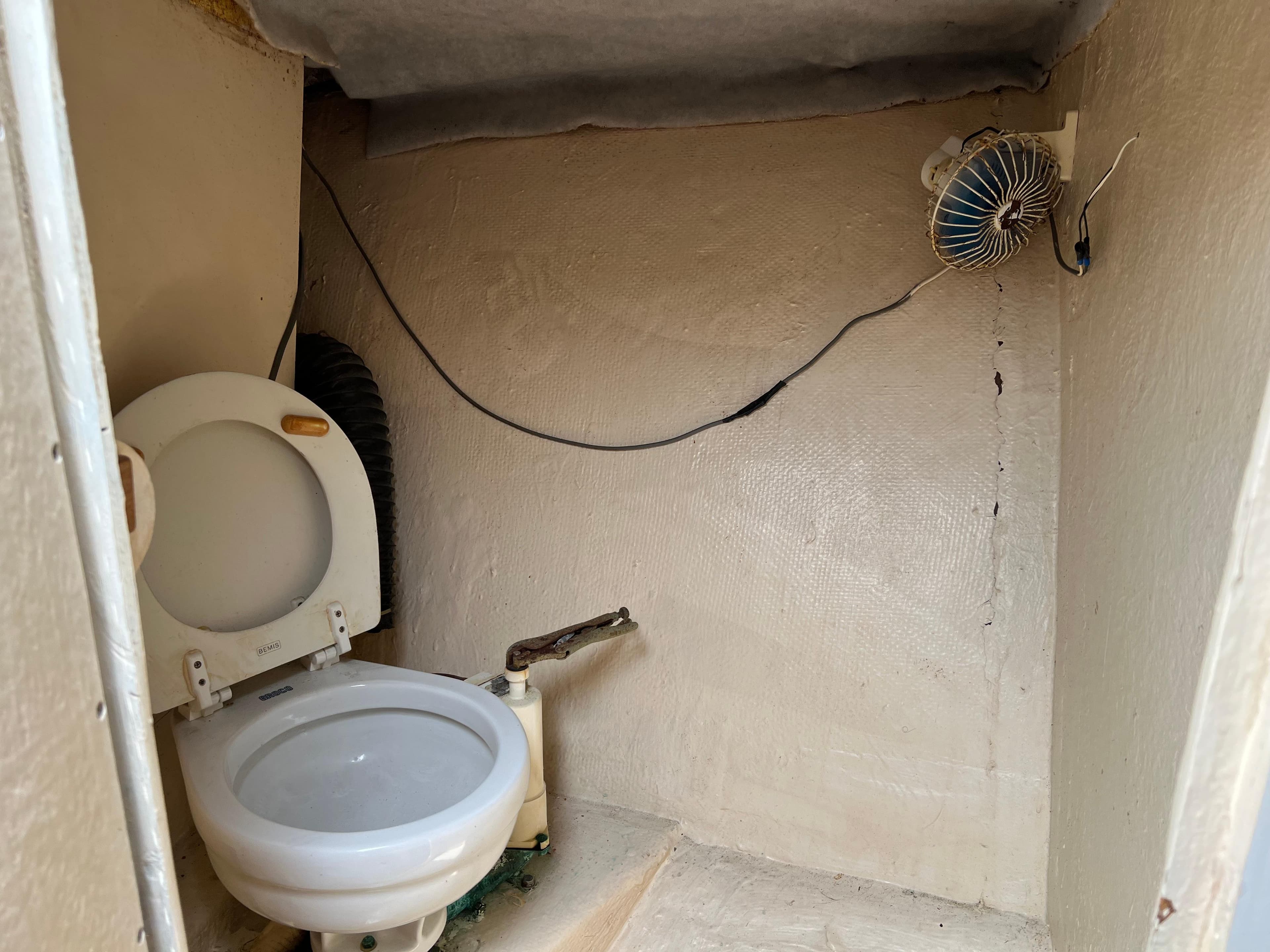 Boat bathroom with toilet and fan, Stuart Angler 32 Center Console/Cutty, 2000 model.