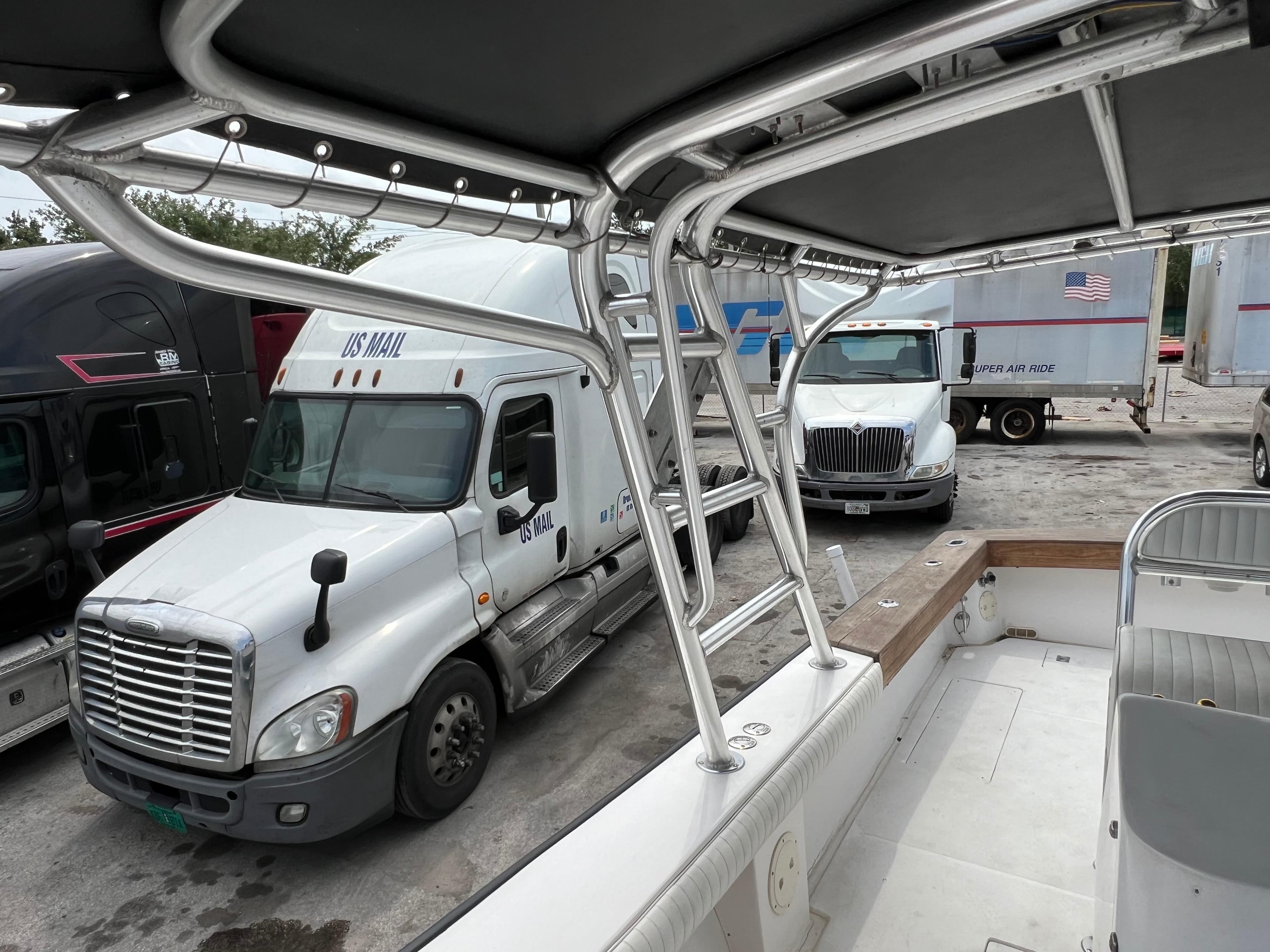2000 Stuart Angler boat interior with trucks in the background at a parking area.