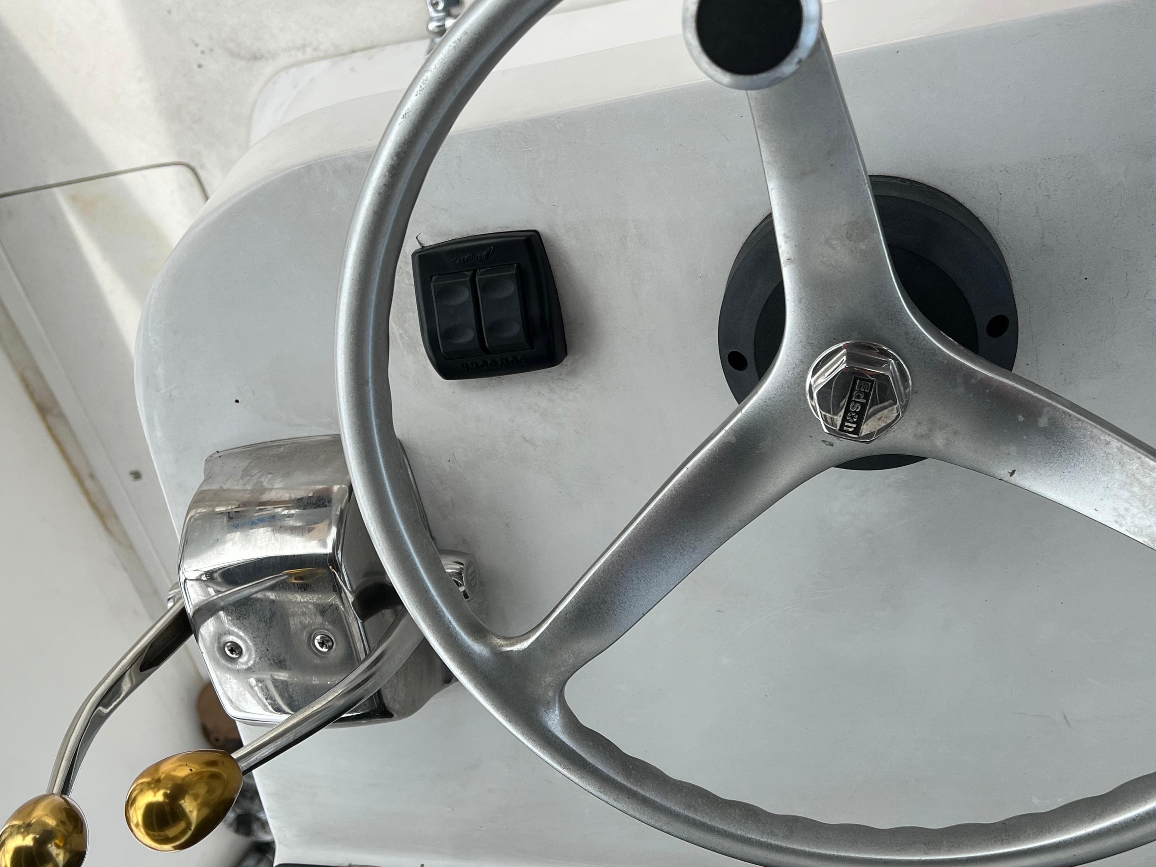 2000 Stuart Angler 32 Center Console/Cutty