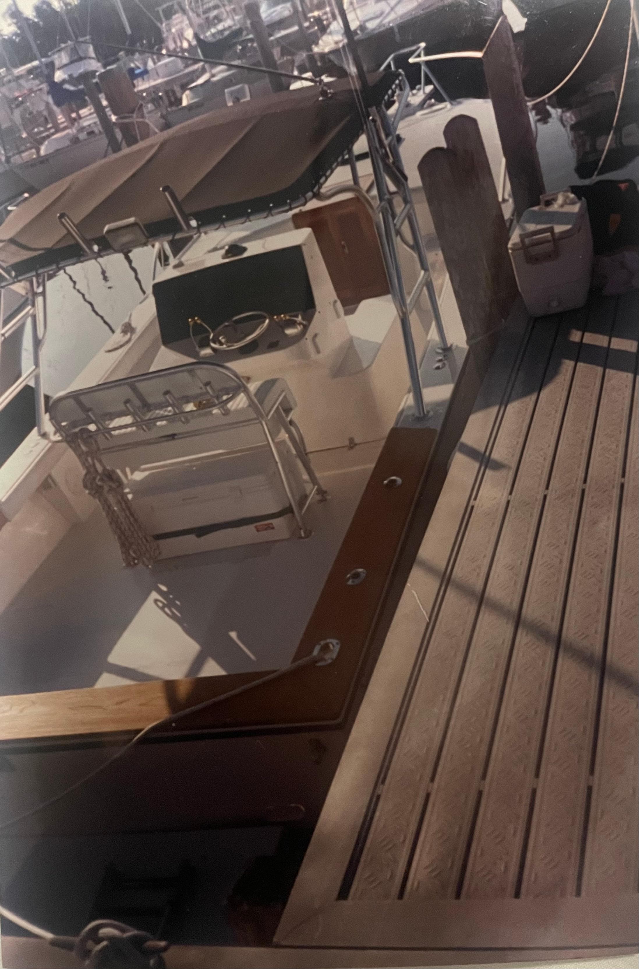 2000 Stuart Angler 32 Center Console/Cutty