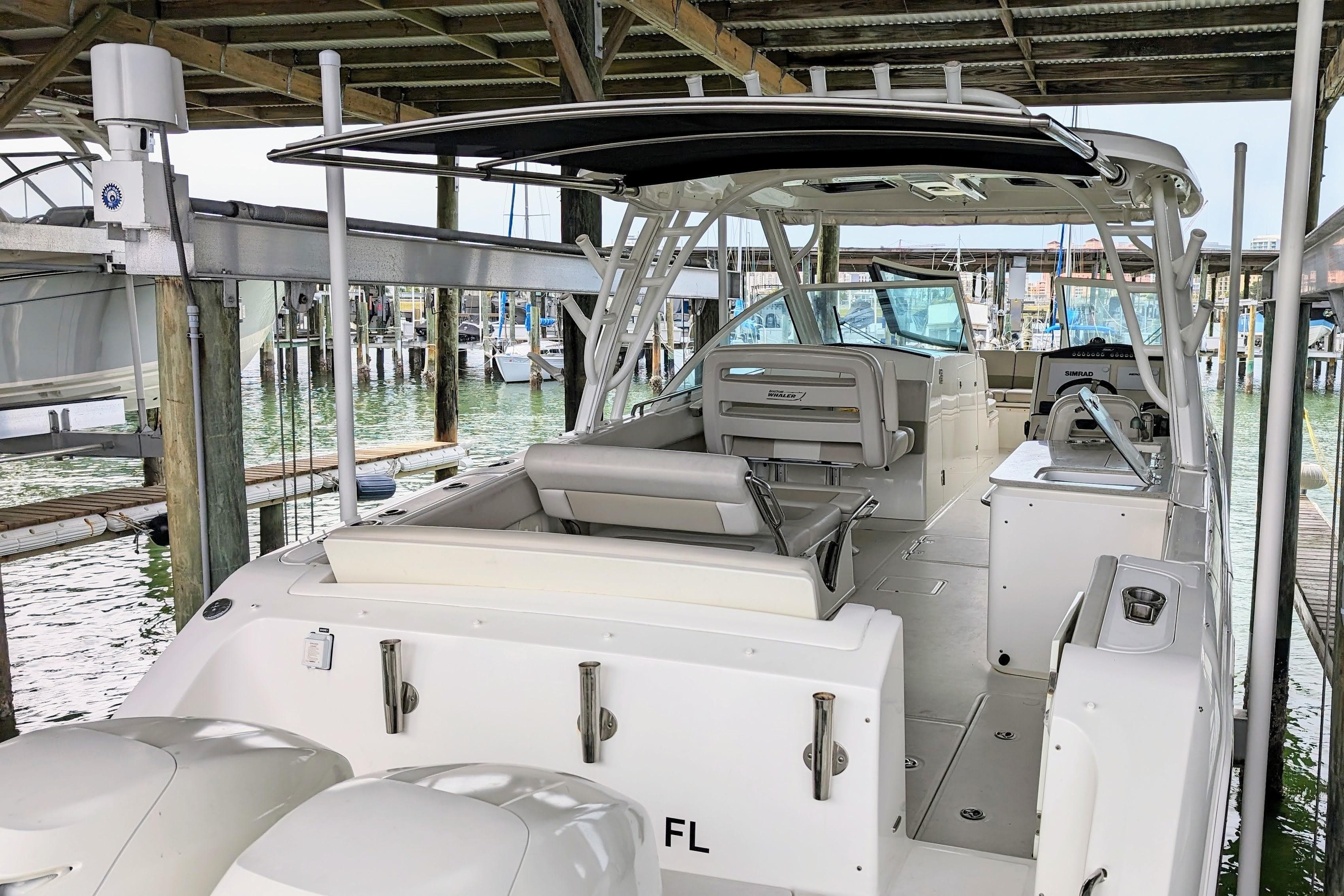 2017 Boston Whaler 320 Vantage