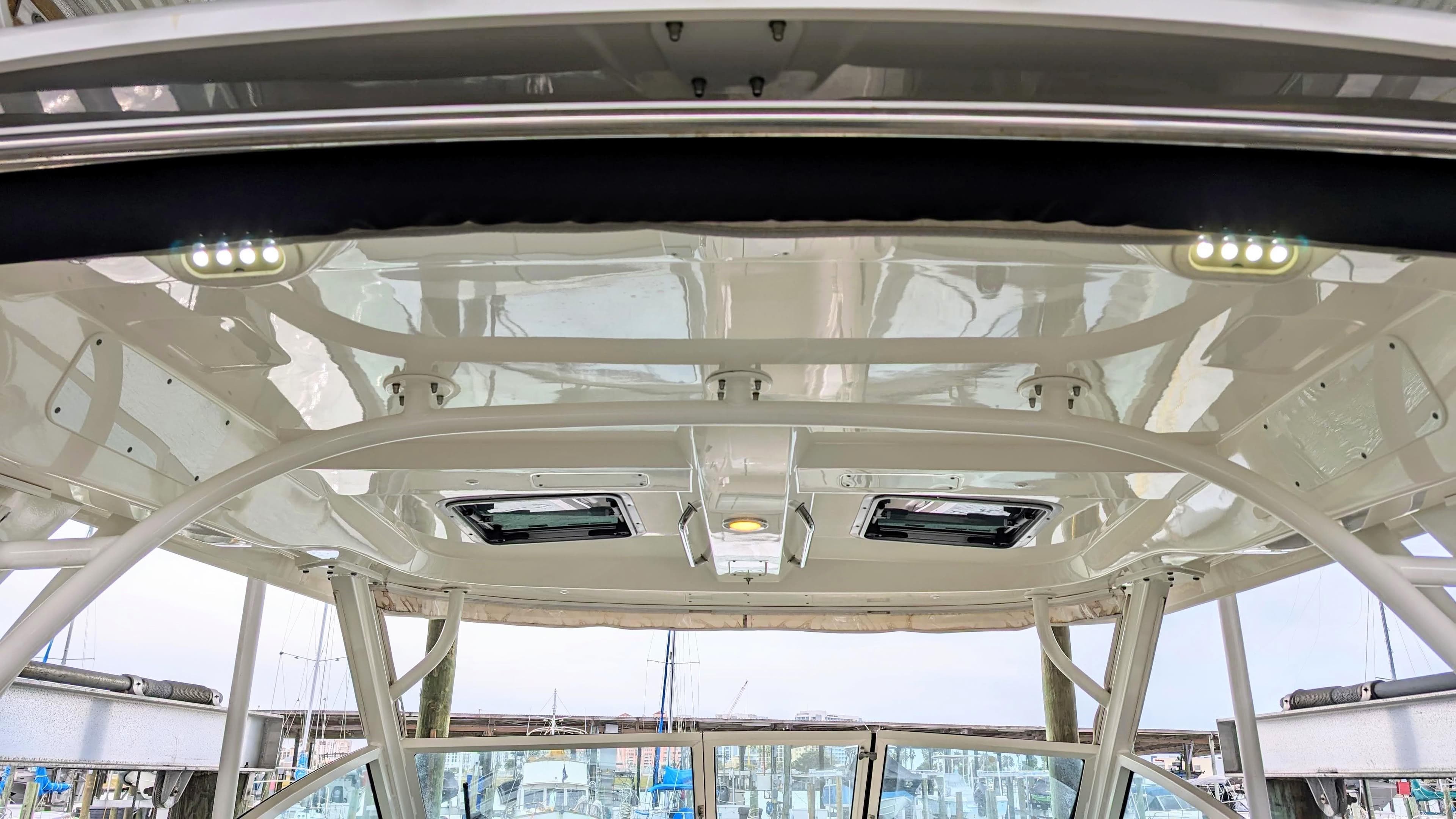 2017 Boston Whaler 320 Vantage