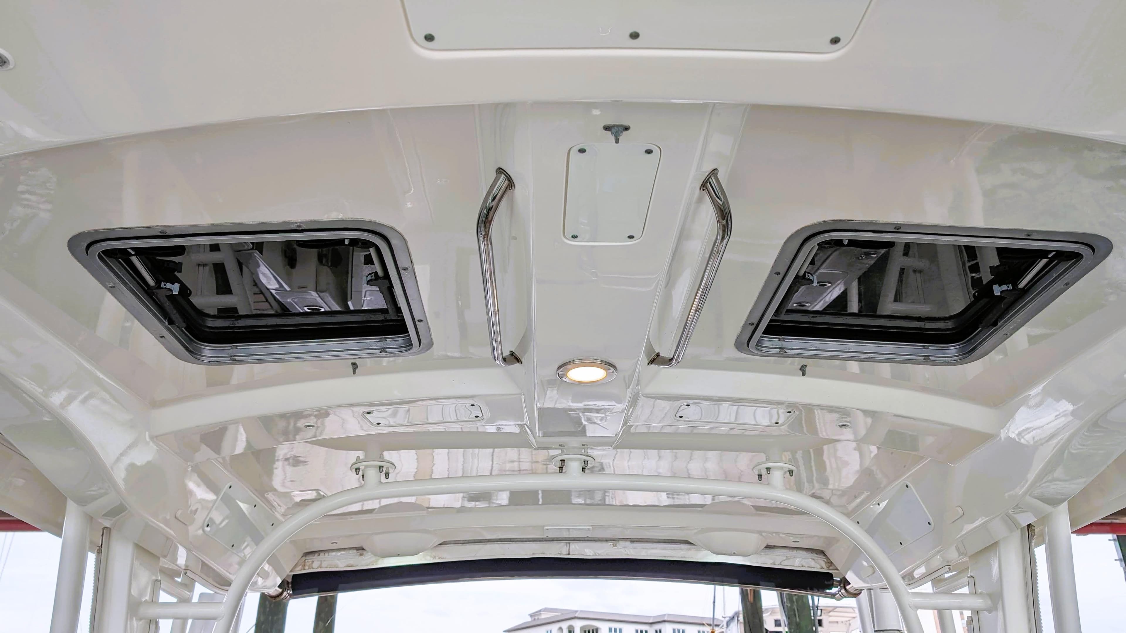 2017 Boston Whaler 320 Vantage