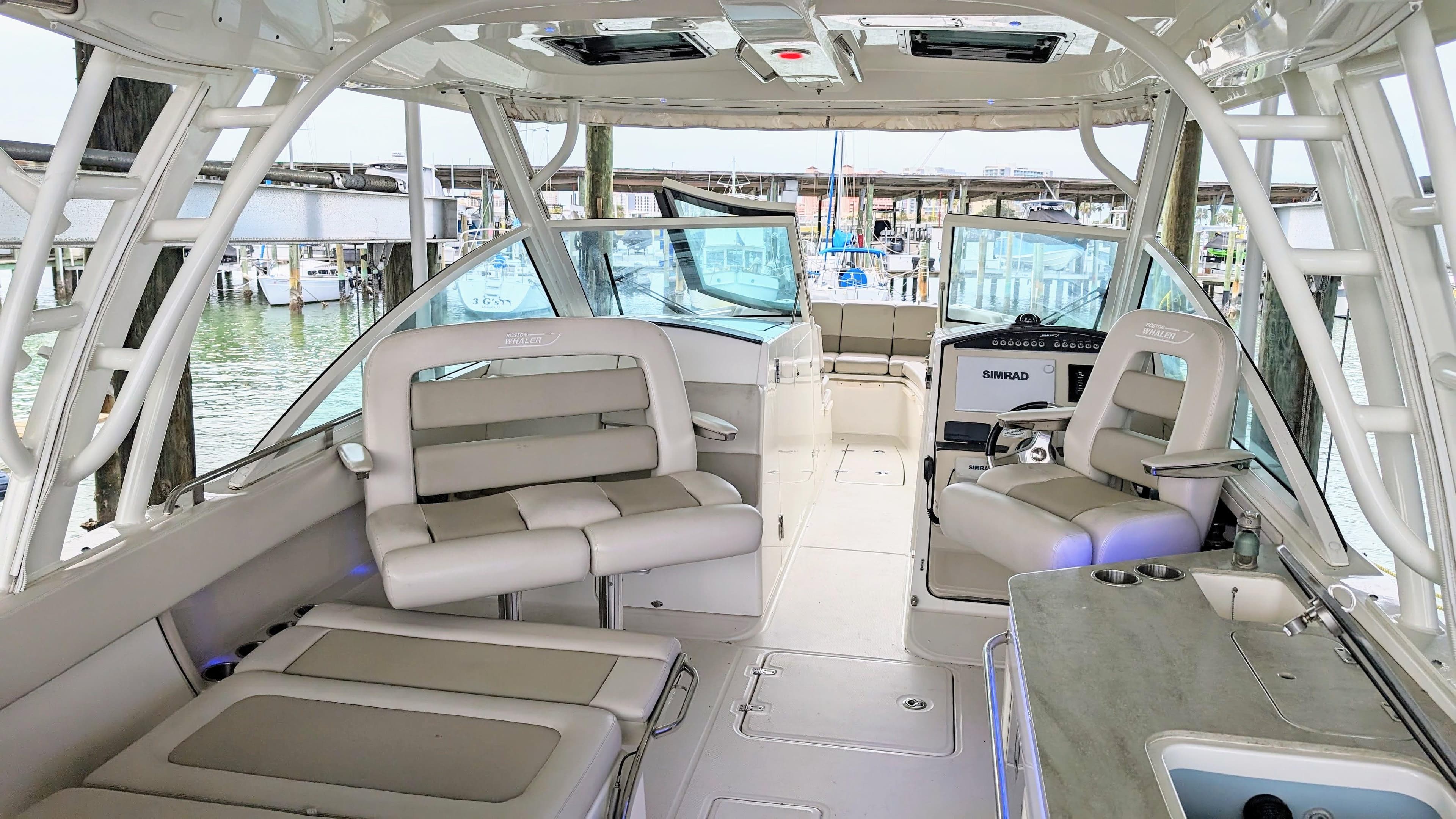 2017 Boston Whaler 320 Vantage