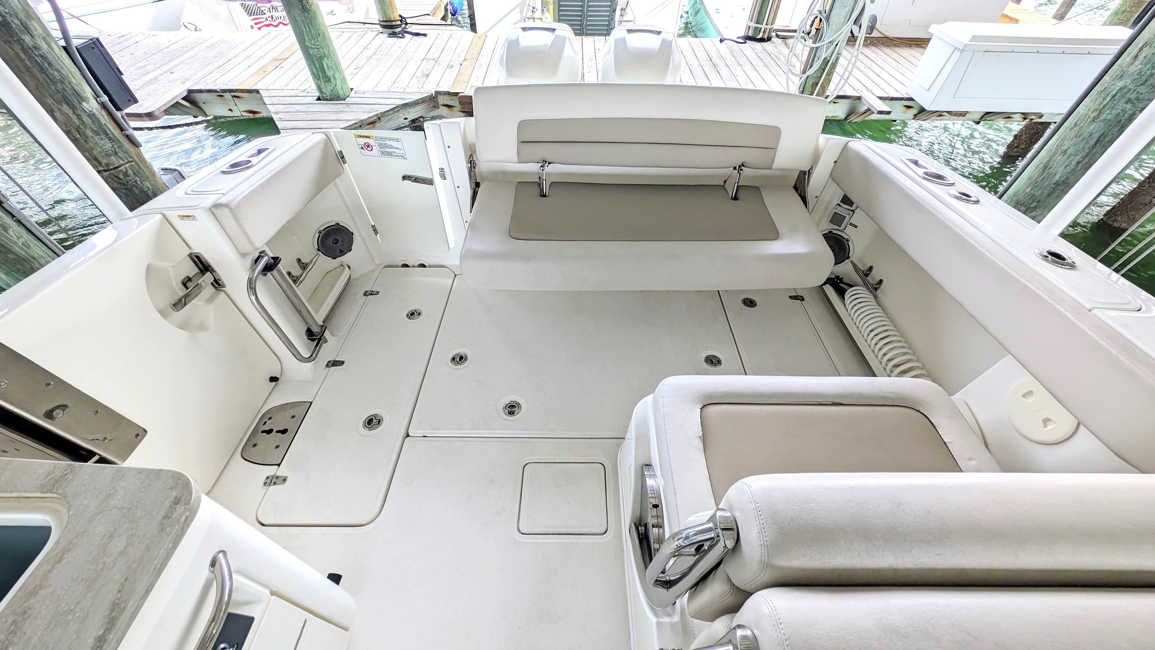 2017 Boston Whaler 320 Vantage