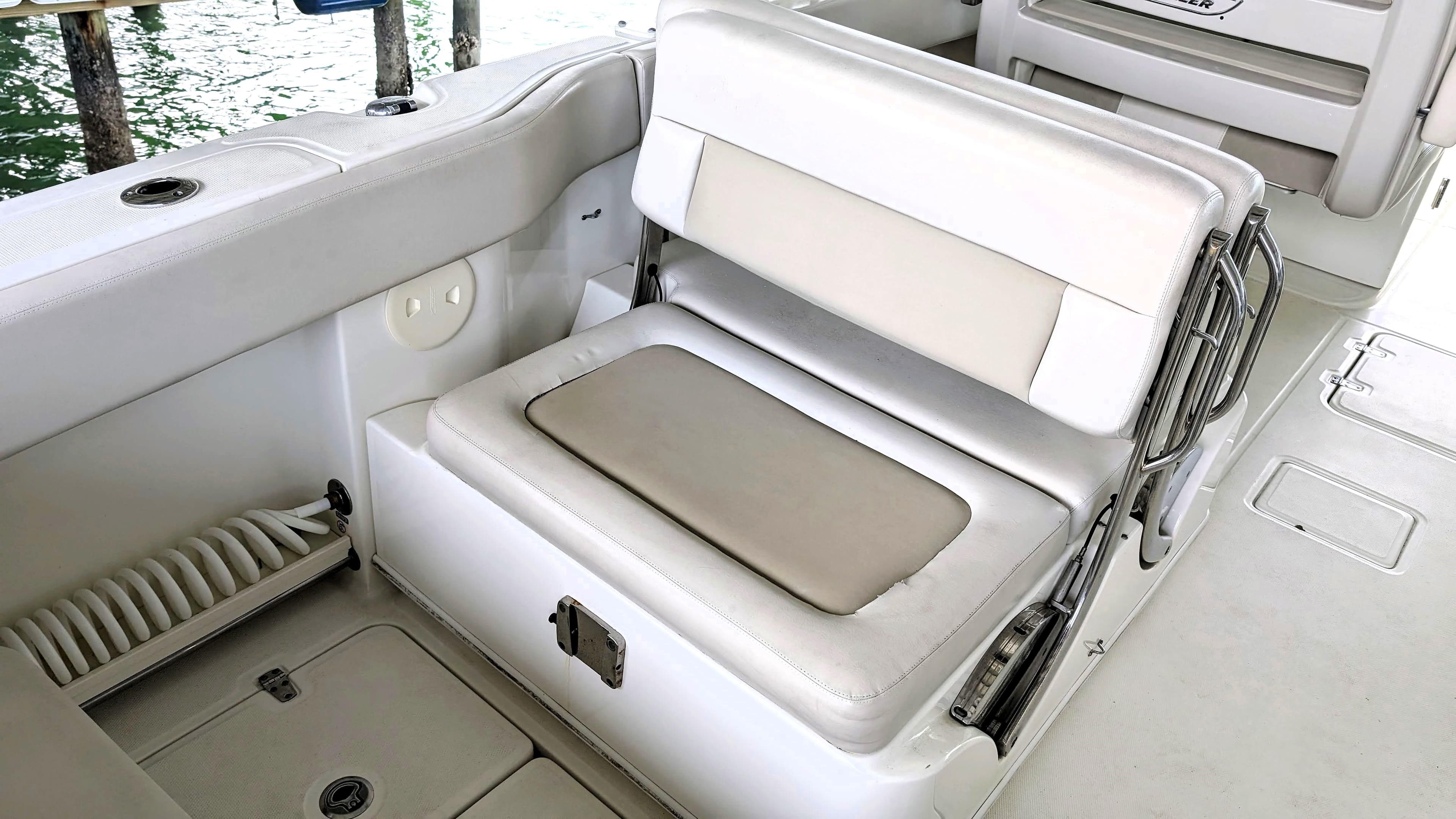 2017 Boston Whaler 320 Vantage