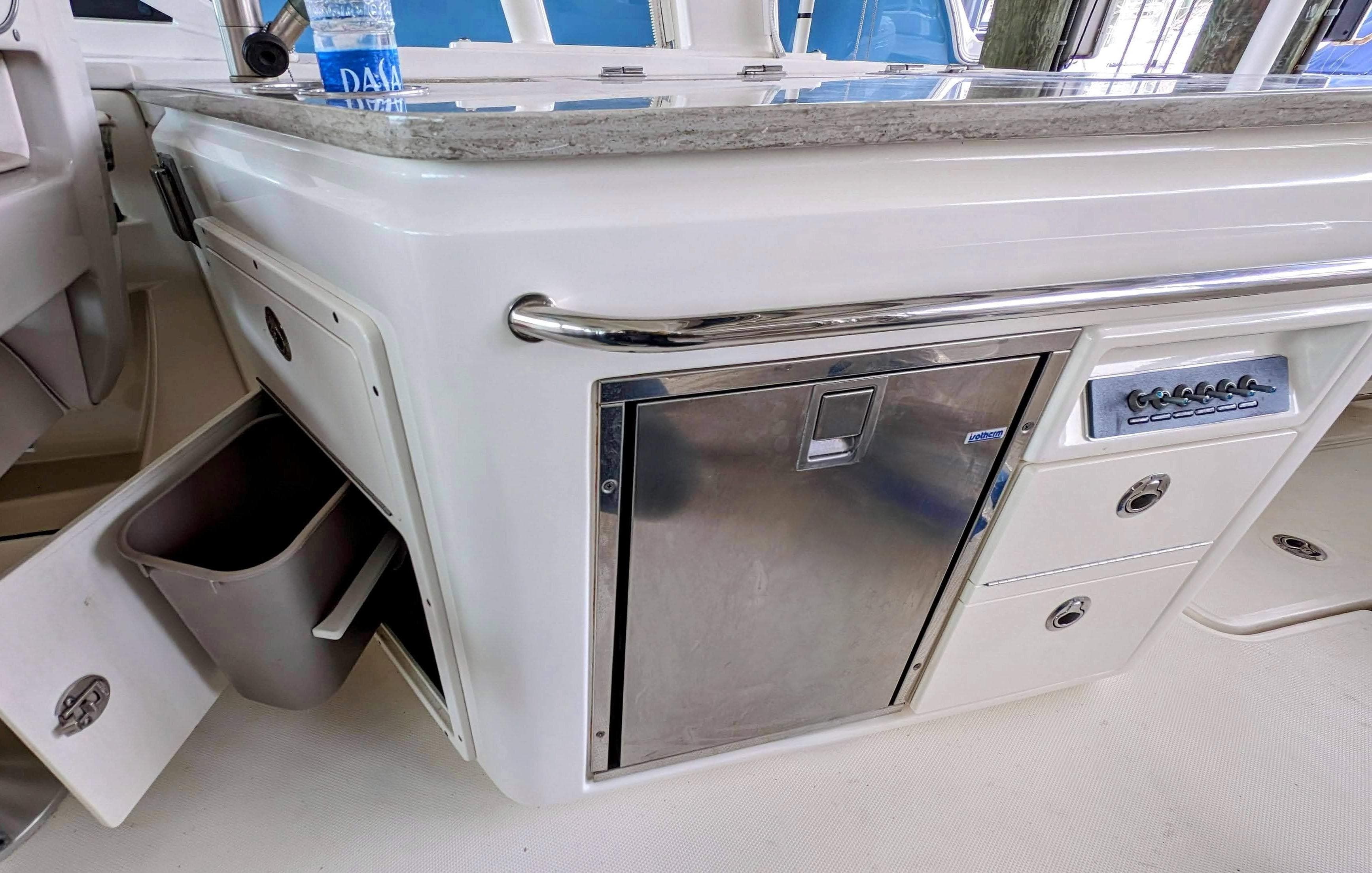 2017 Boston Whaler 320 Vantage