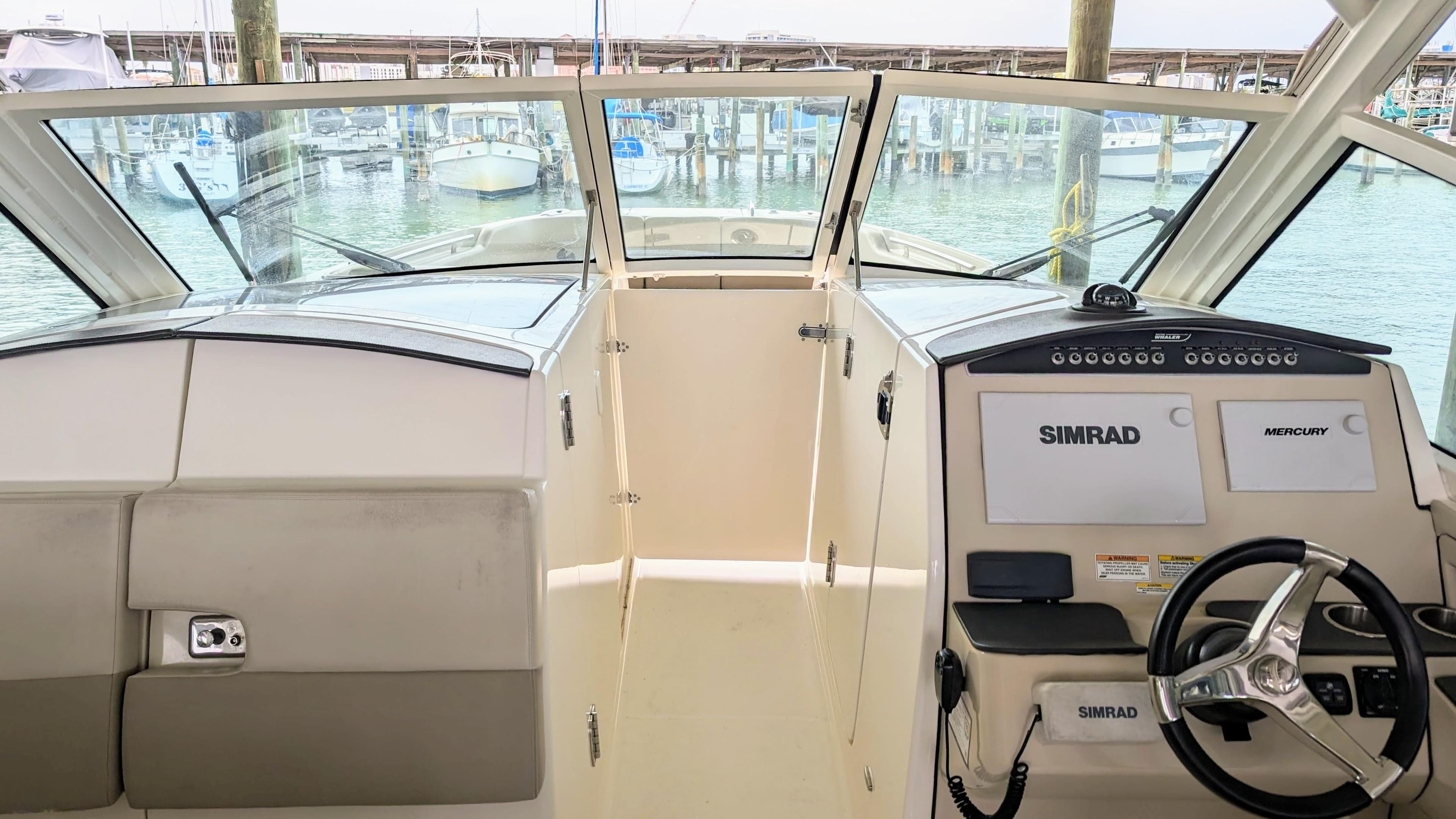 2017 Boston Whaler 320 Vantage