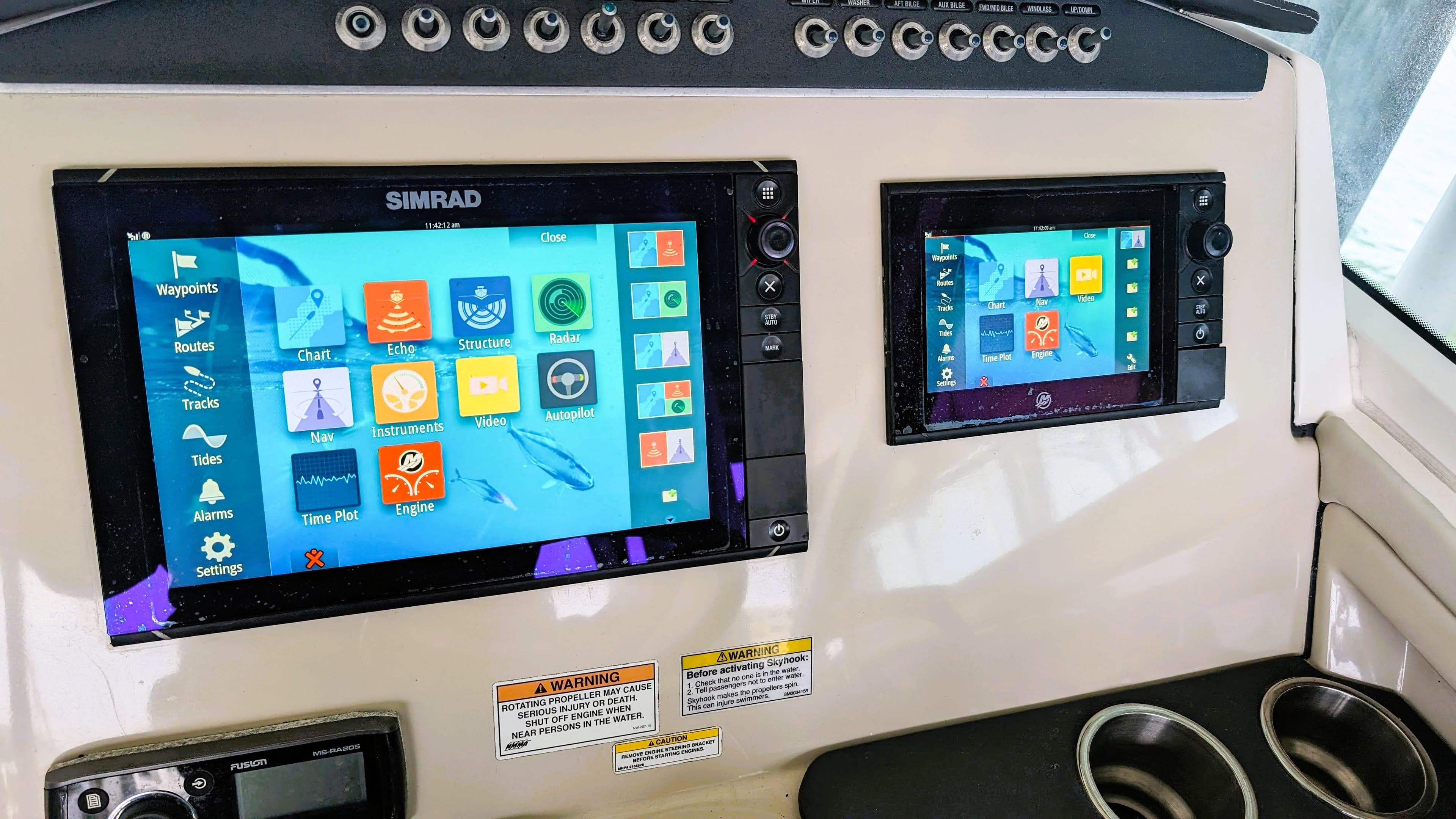 2017 Boston Whaler 320 Vantage