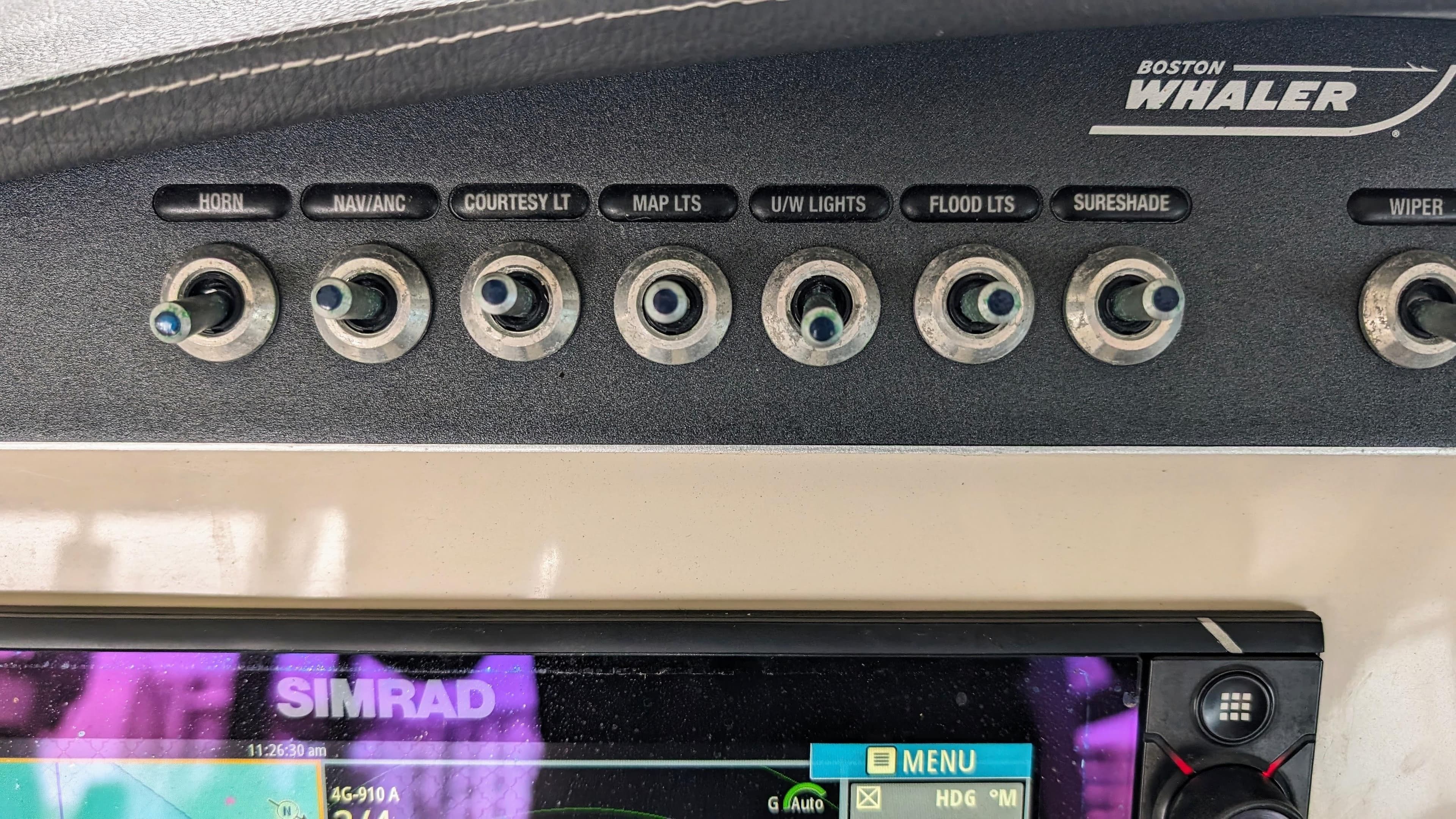 2017 Boston Whaler 320 Vantage