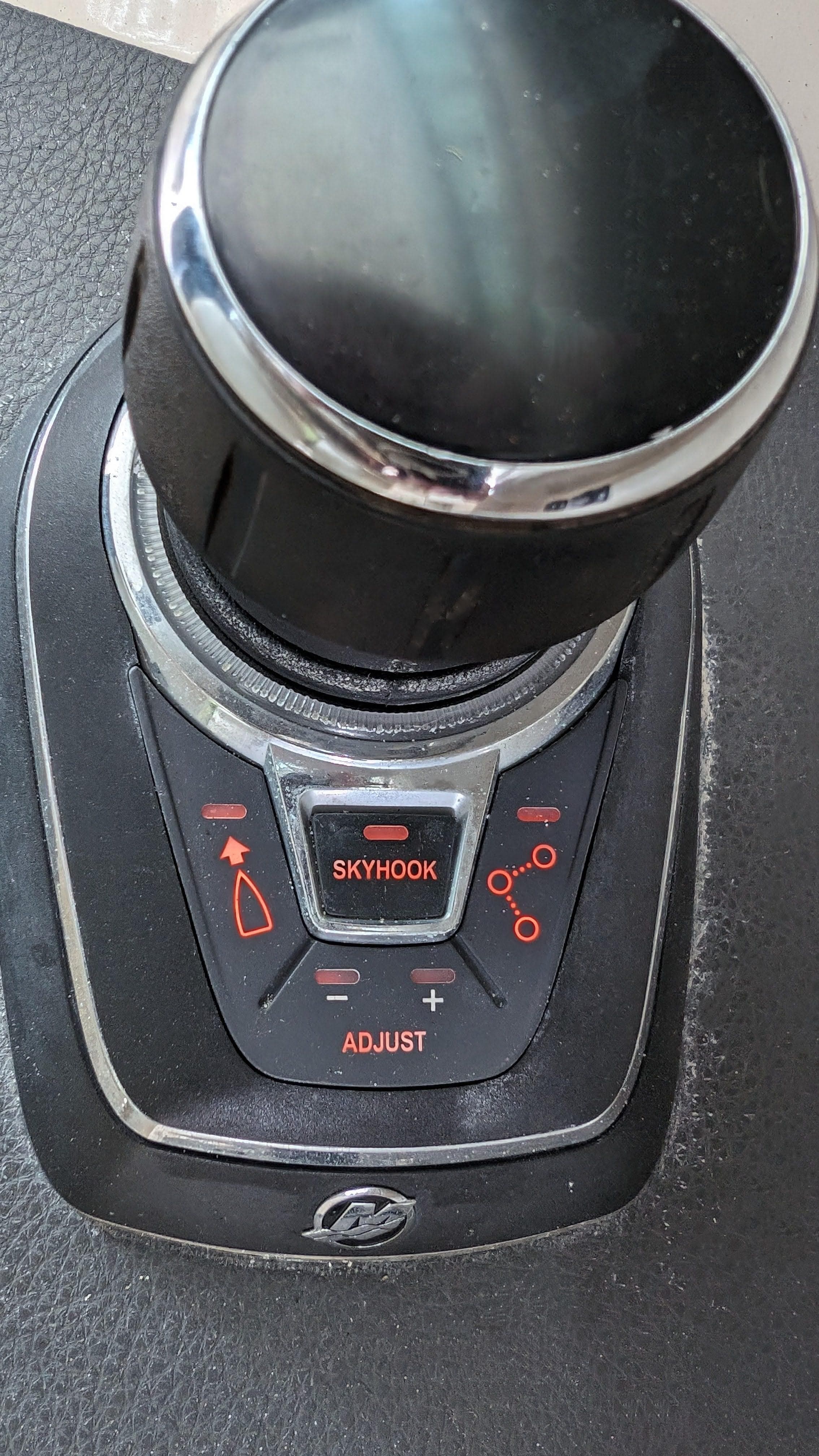 2017 Boston Whaler 320 Vantage