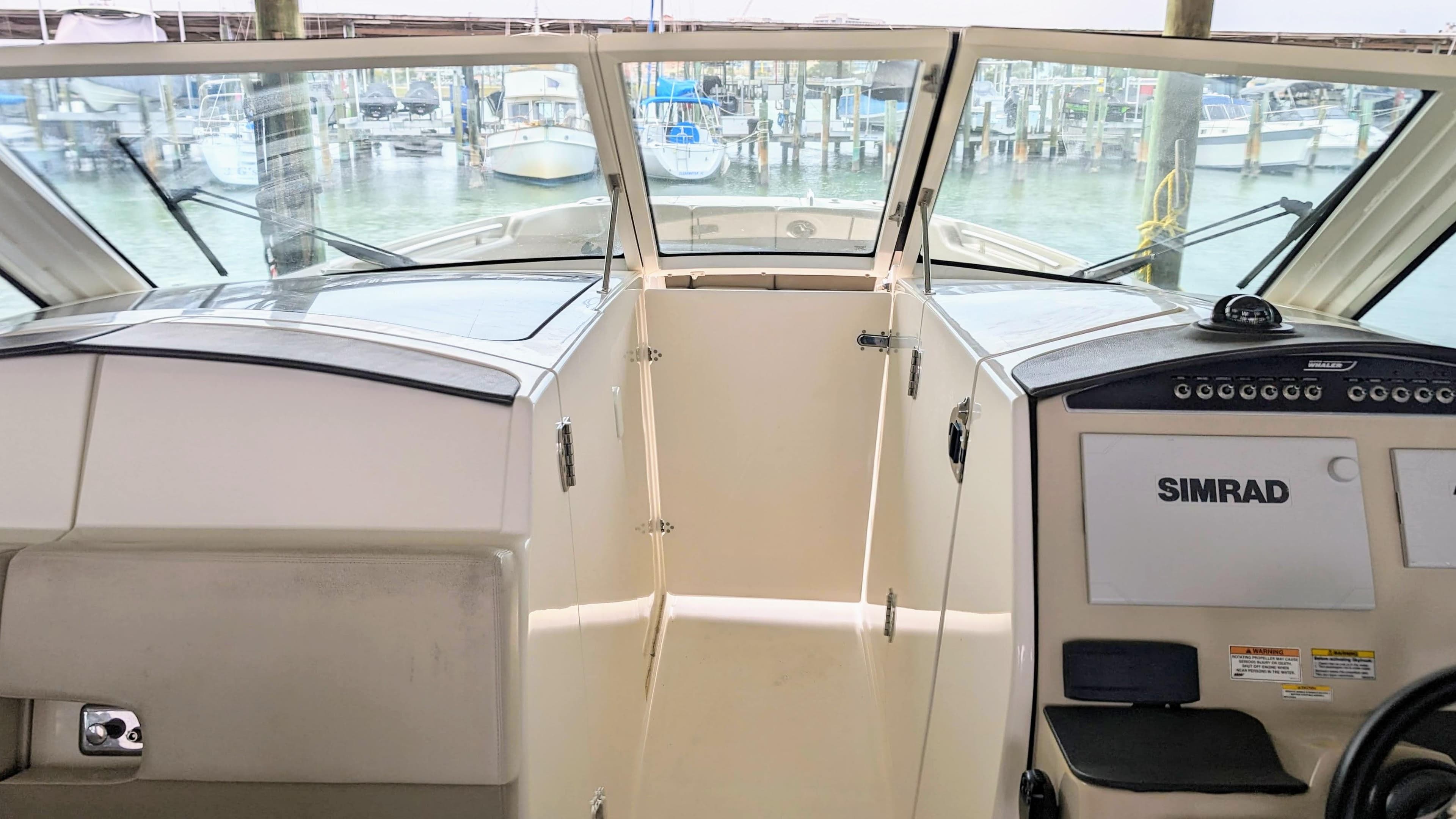 2017 Boston Whaler 320 Vantage