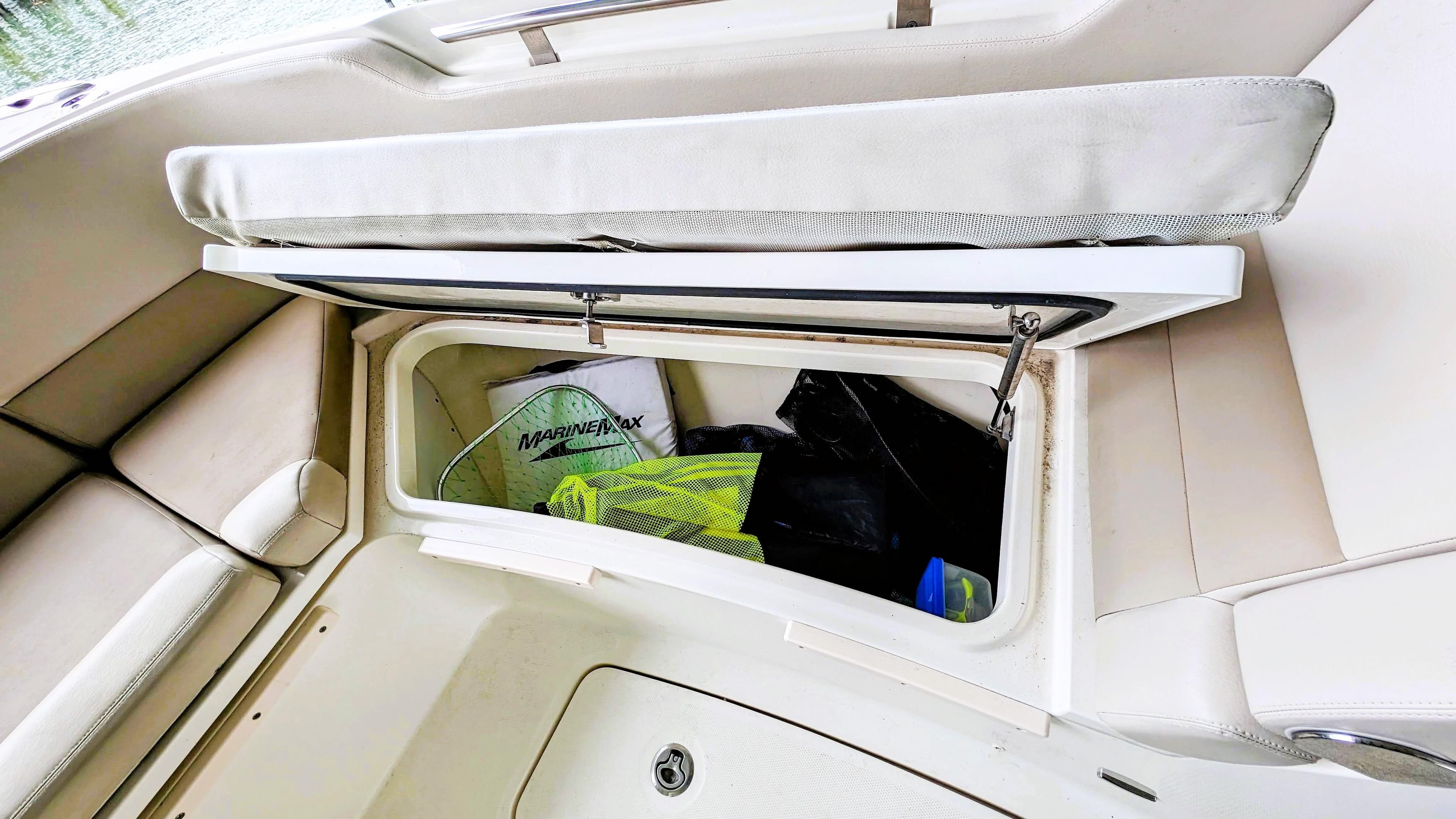 2017 Boston Whaler 320 Vantage