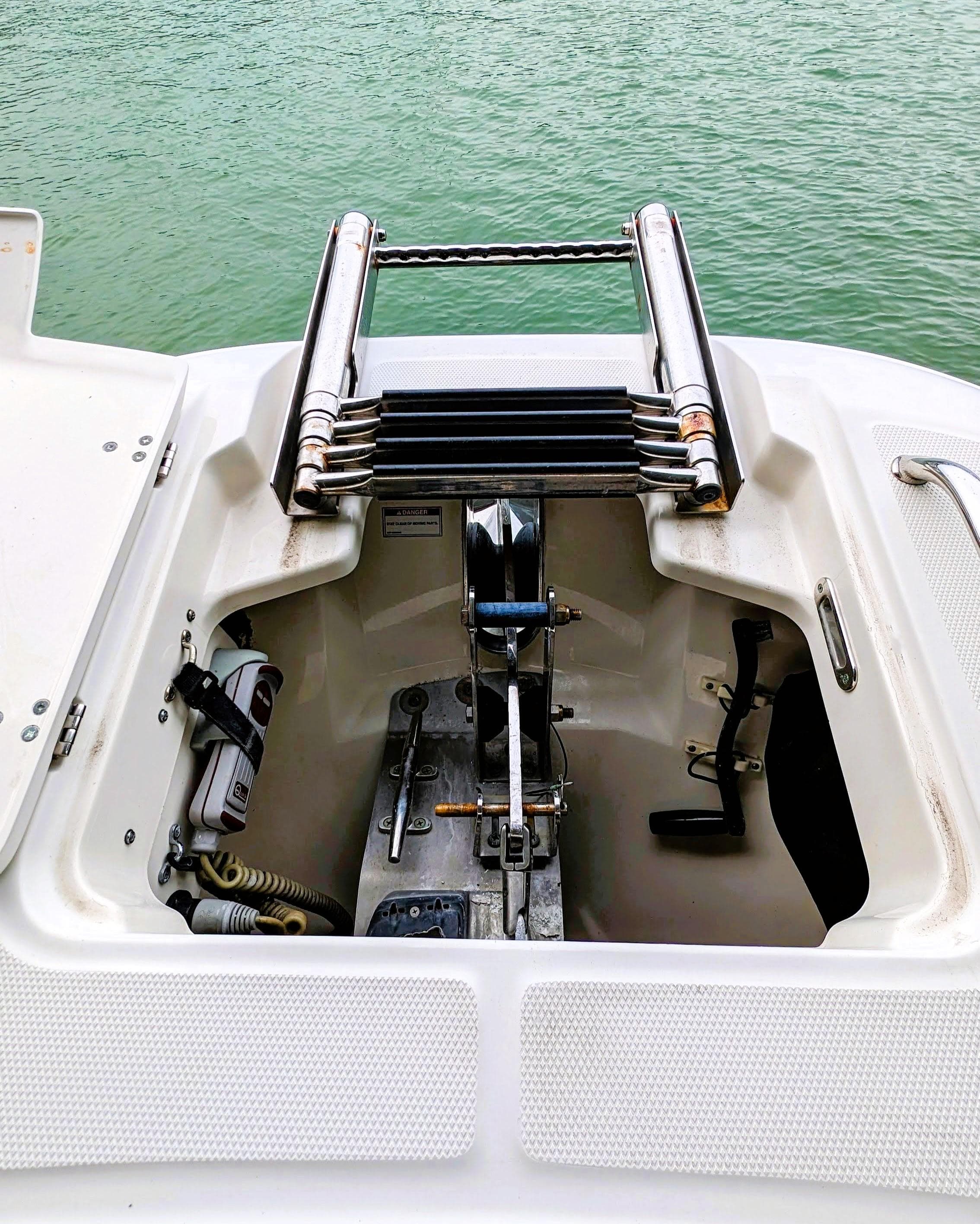 2017 Boston Whaler 320 Vantage