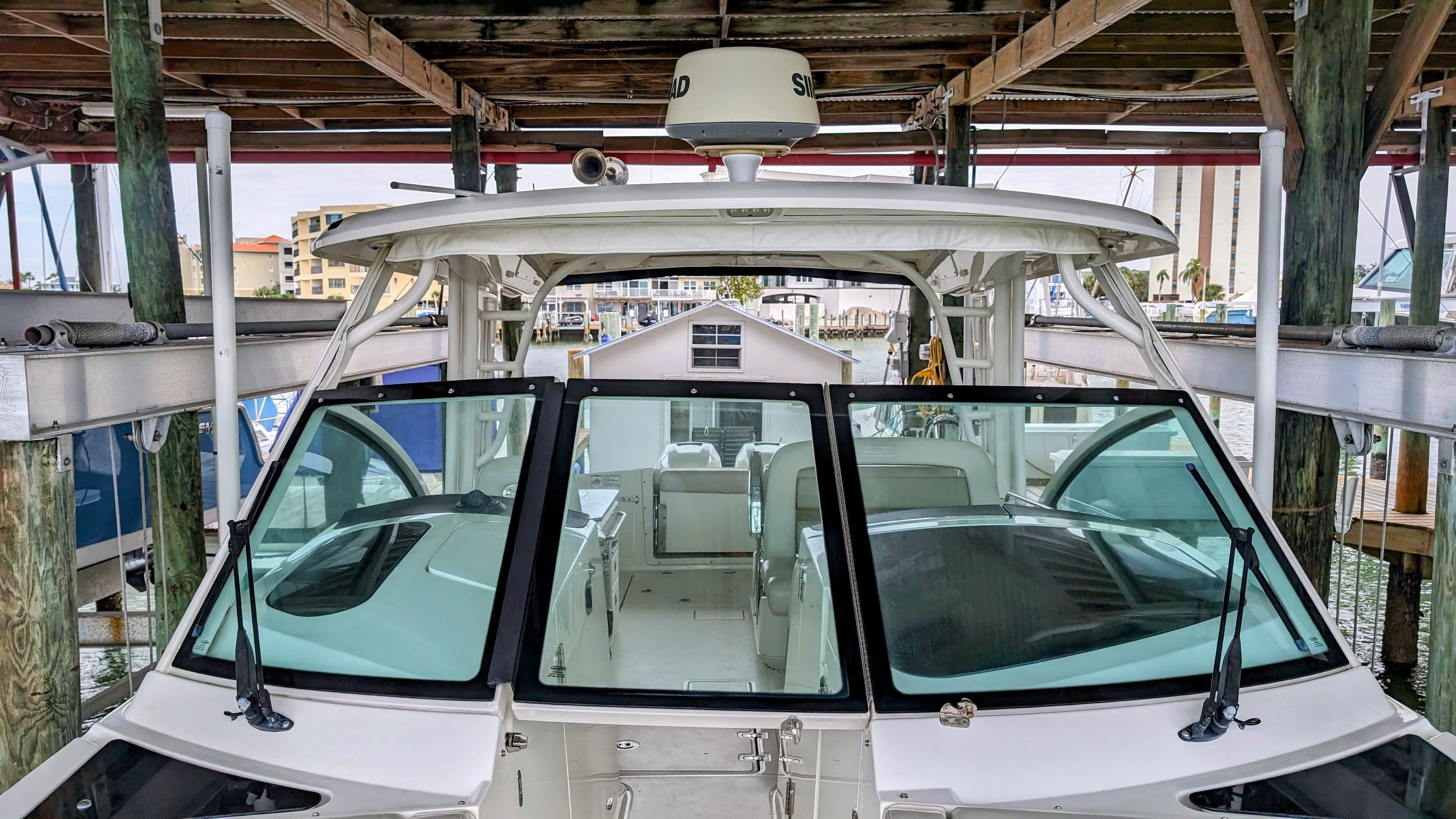 2017 Boston Whaler 320 Vantage