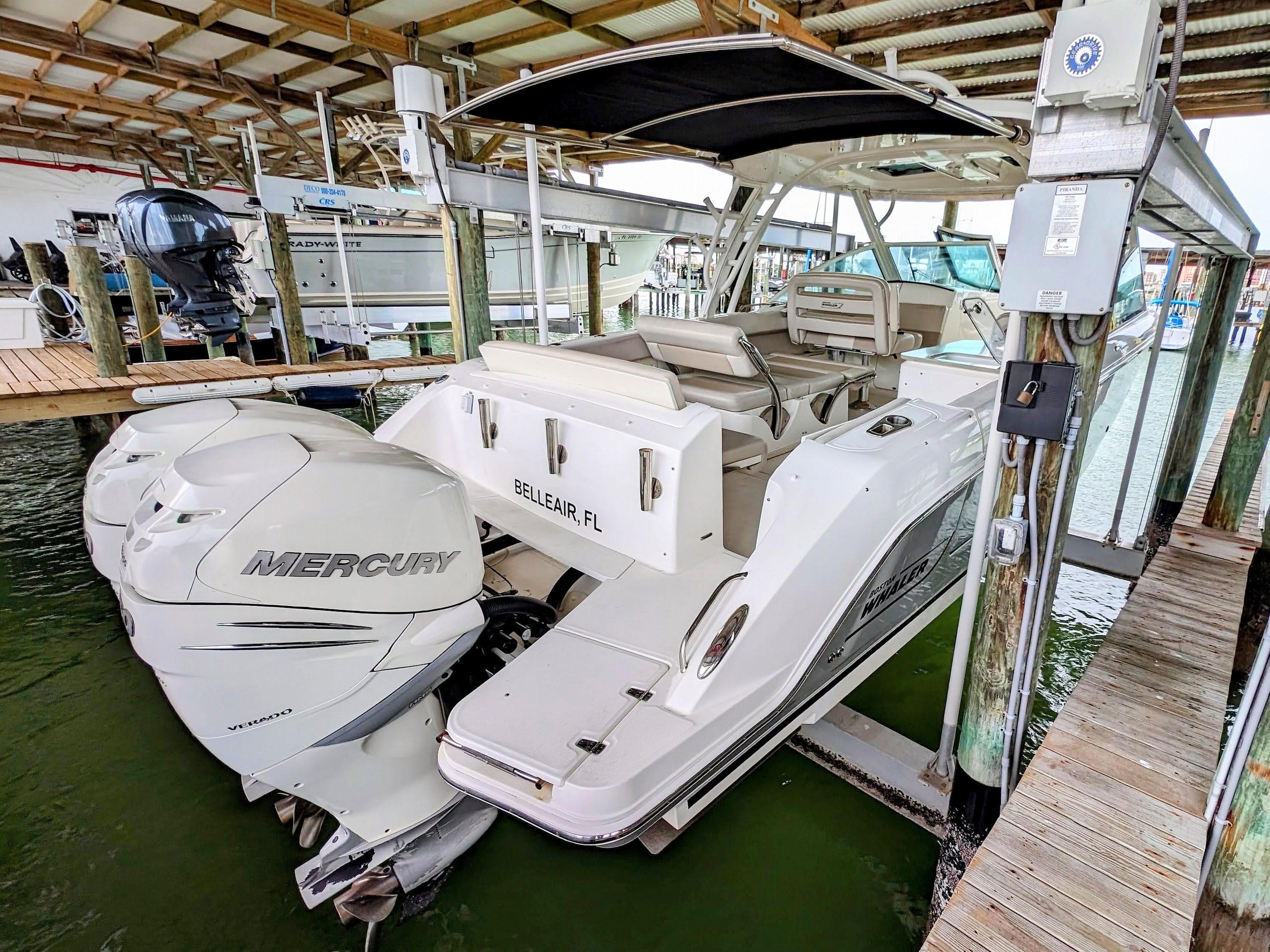 2017 Boston Whaler 320 Vantage