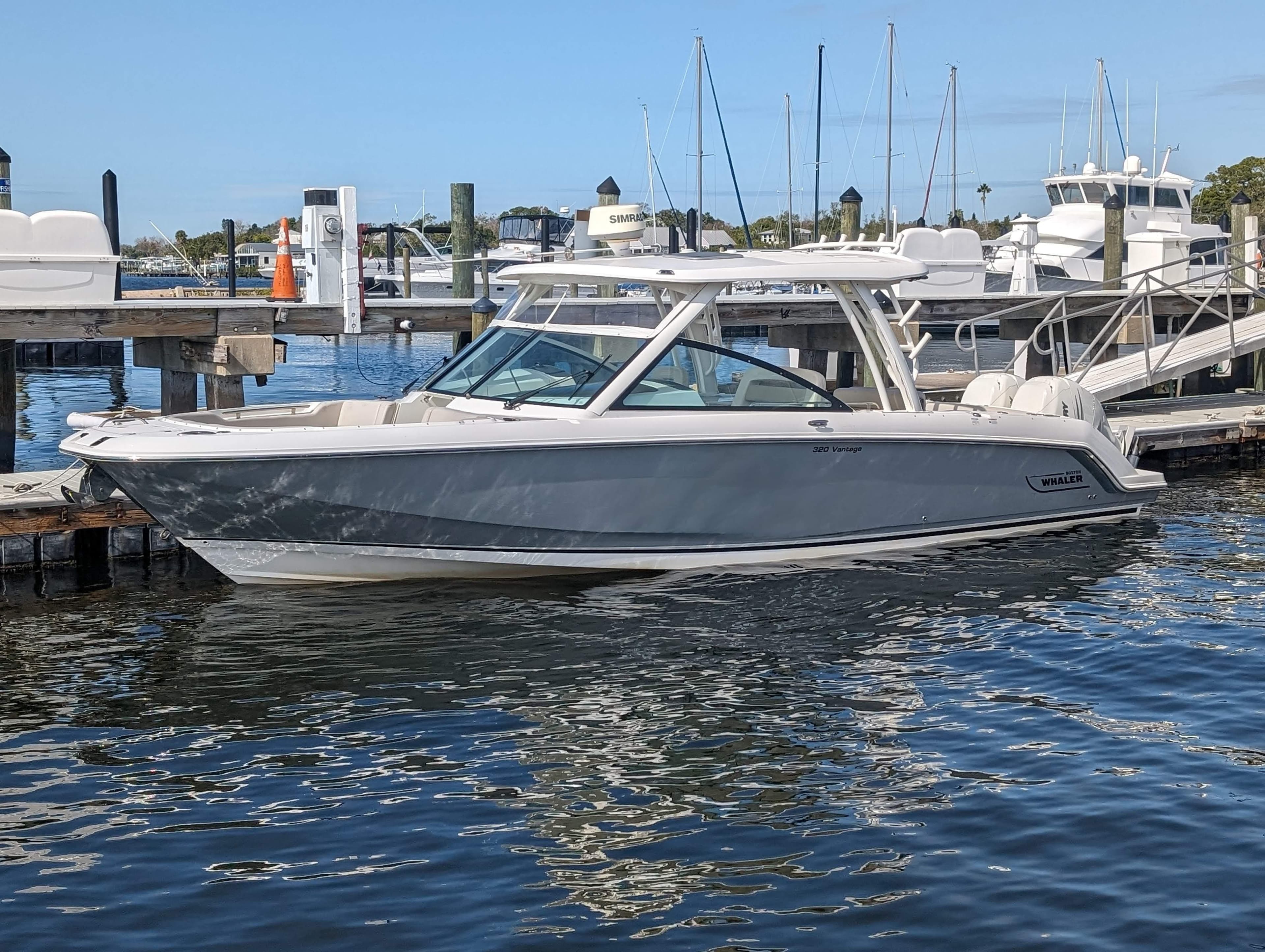 2017 Boston Whaler 320 Vantage Twin 350 Verado Joystick Control (4).jpg