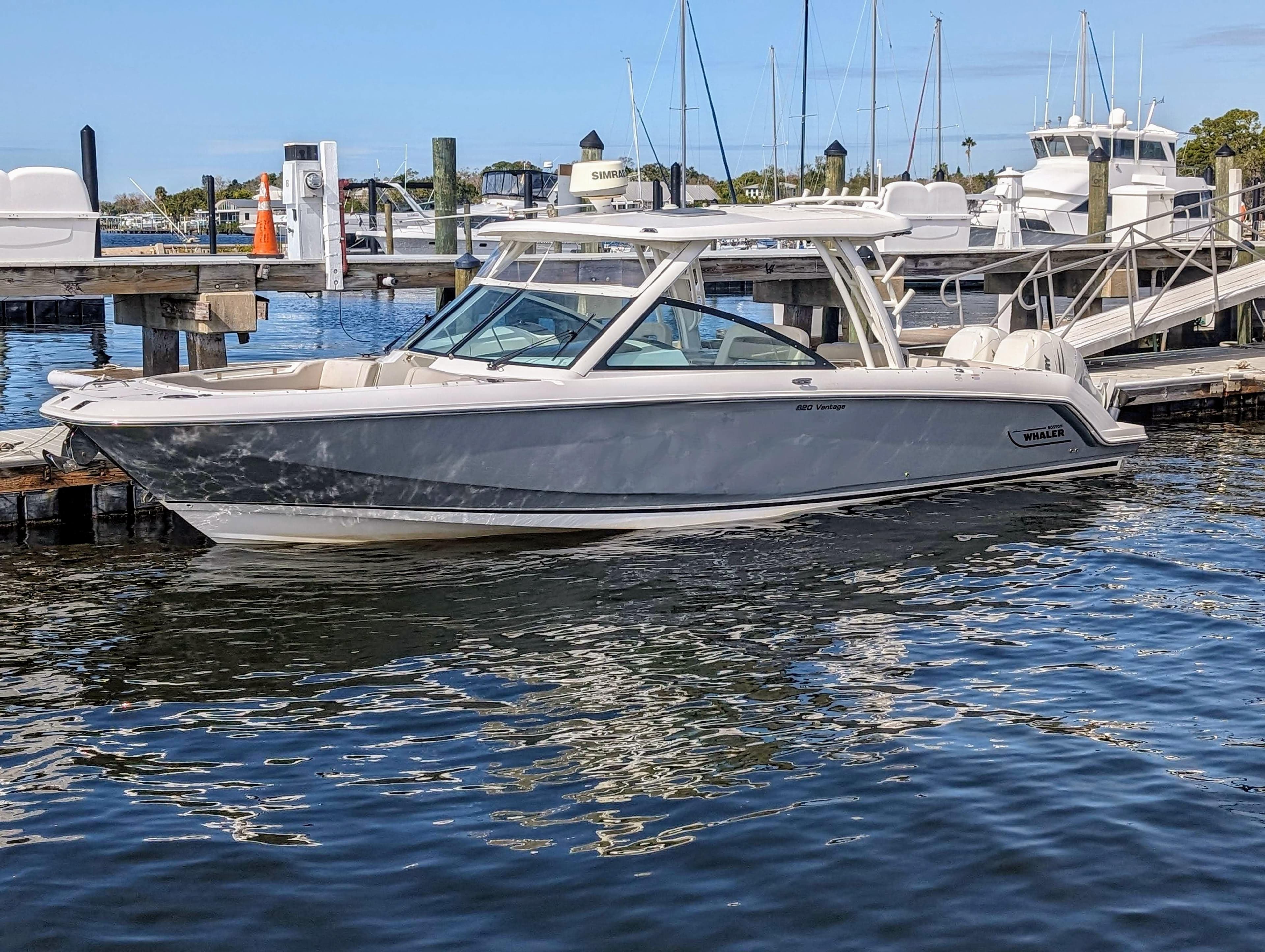 2017 Boston Whaler 320 Vantage Twin 350 Verado Joystick Control (3).jpg