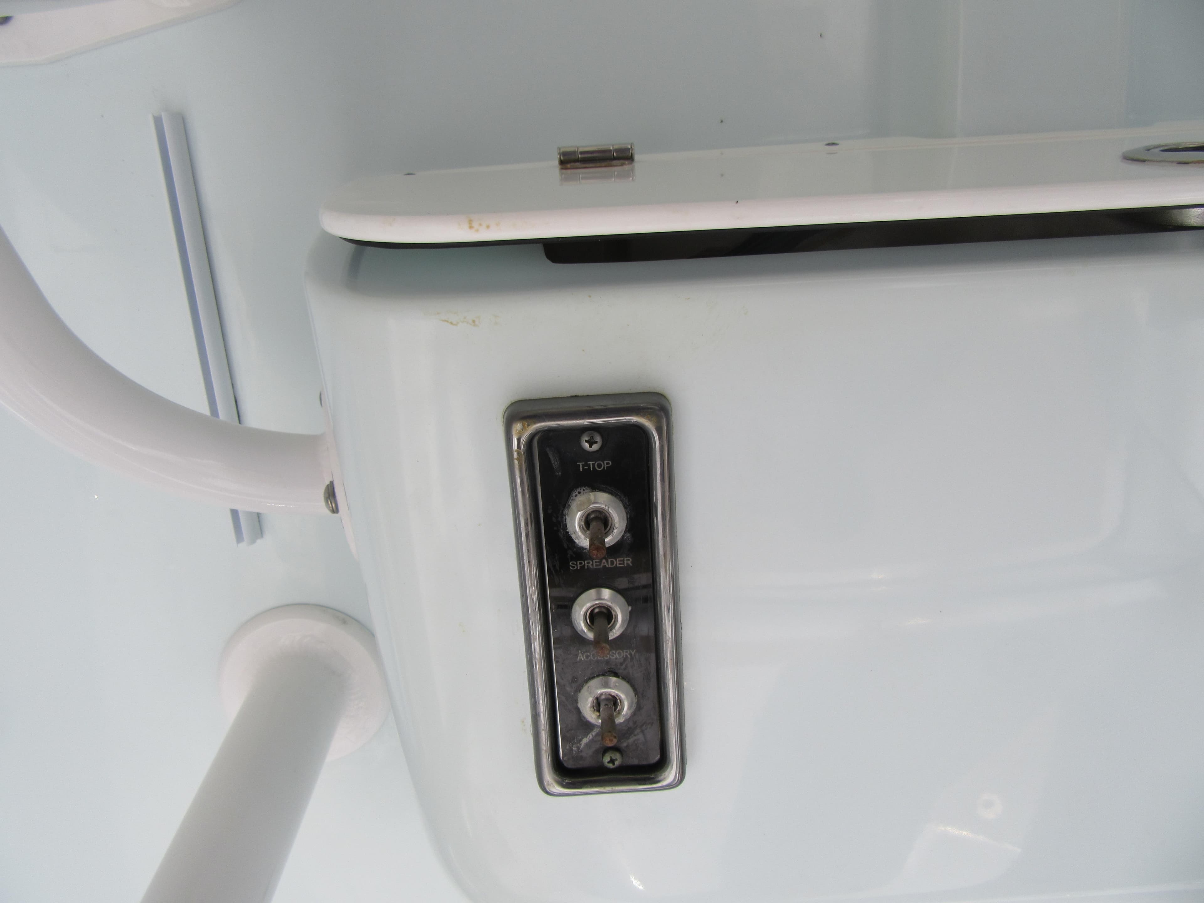 2017 Sportsman Open 232 Center Console