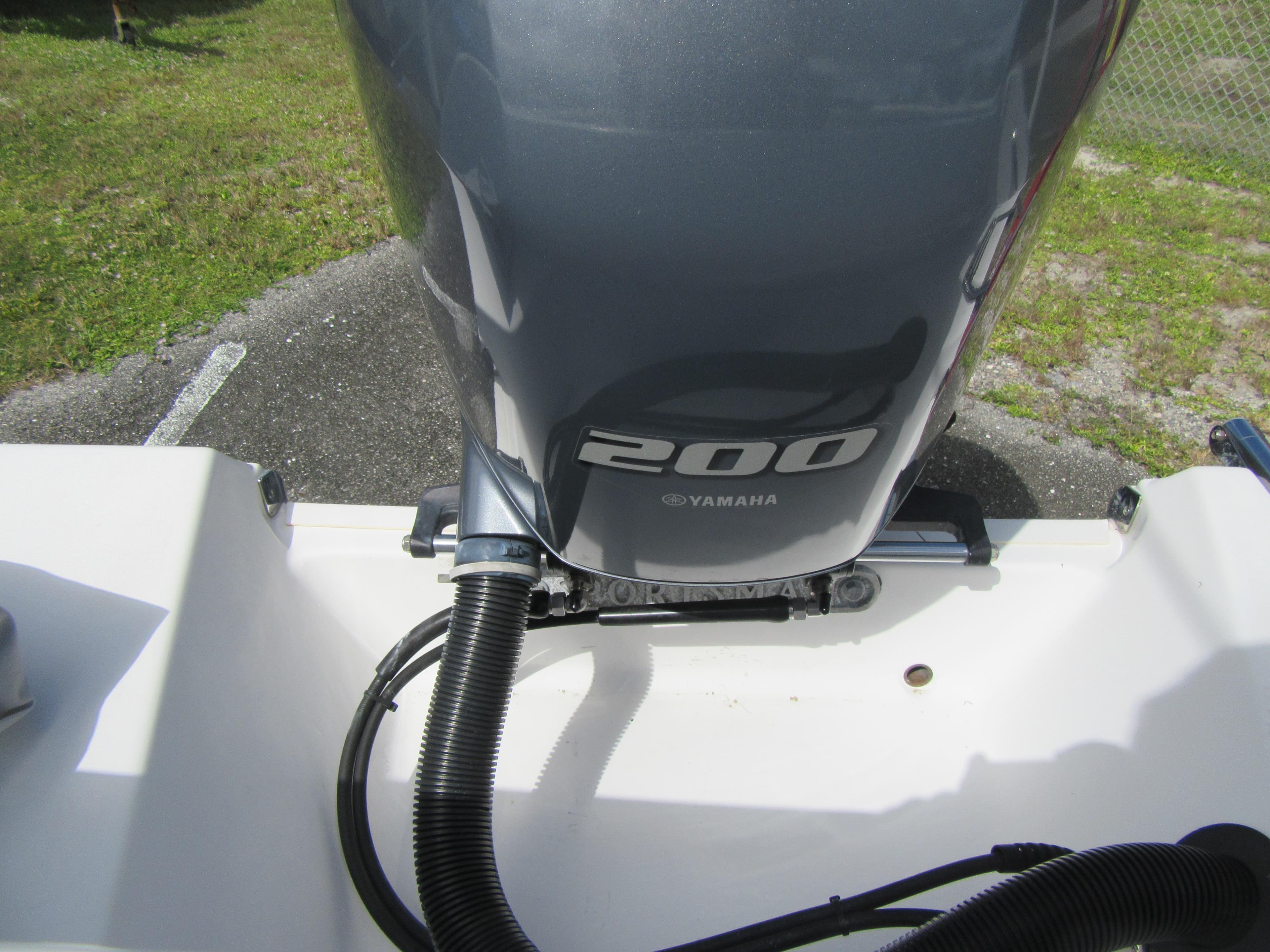 2017 Sportsman Open 232 Center Console