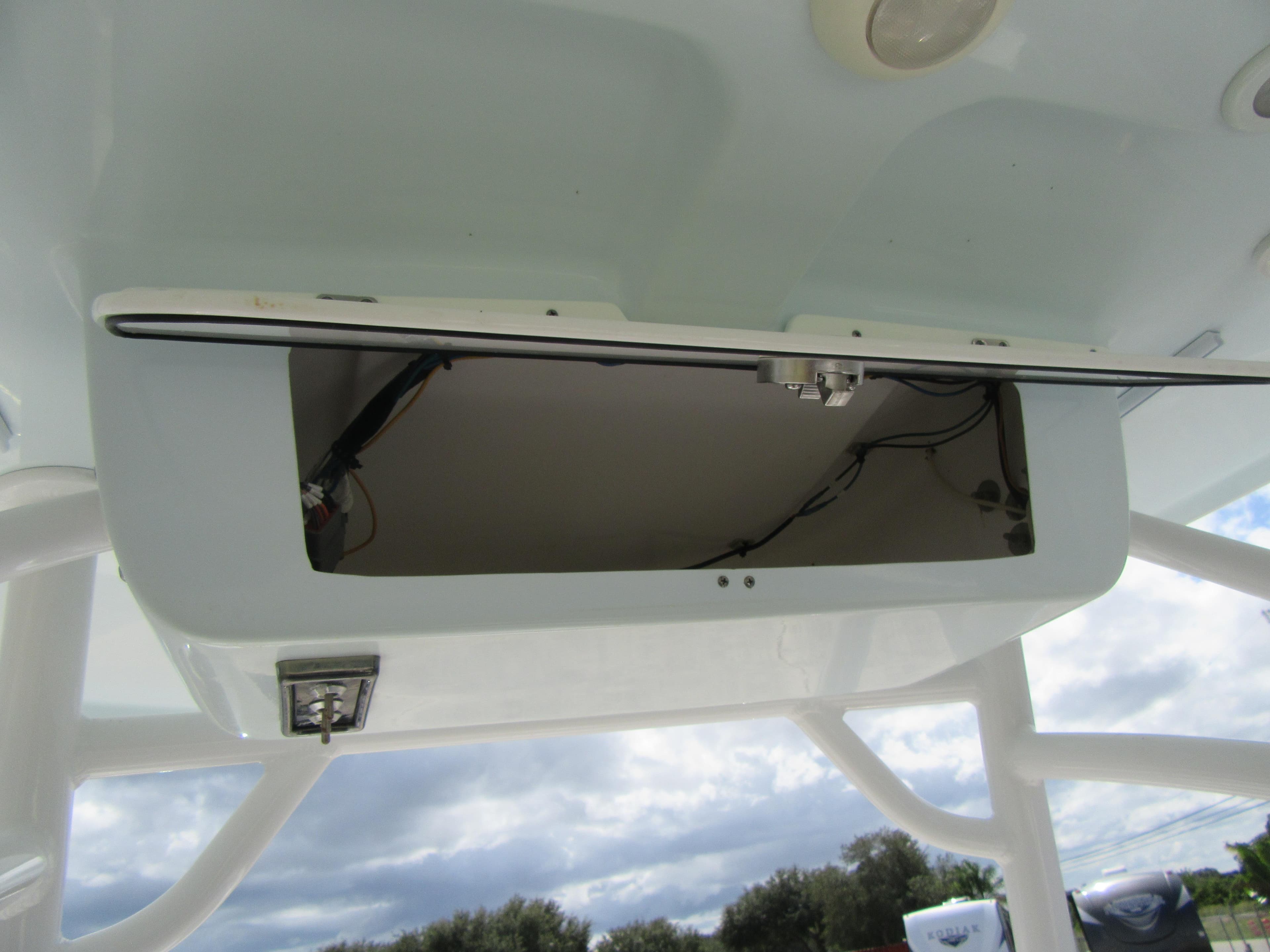 2017 Sportsman Open 232 Center Console