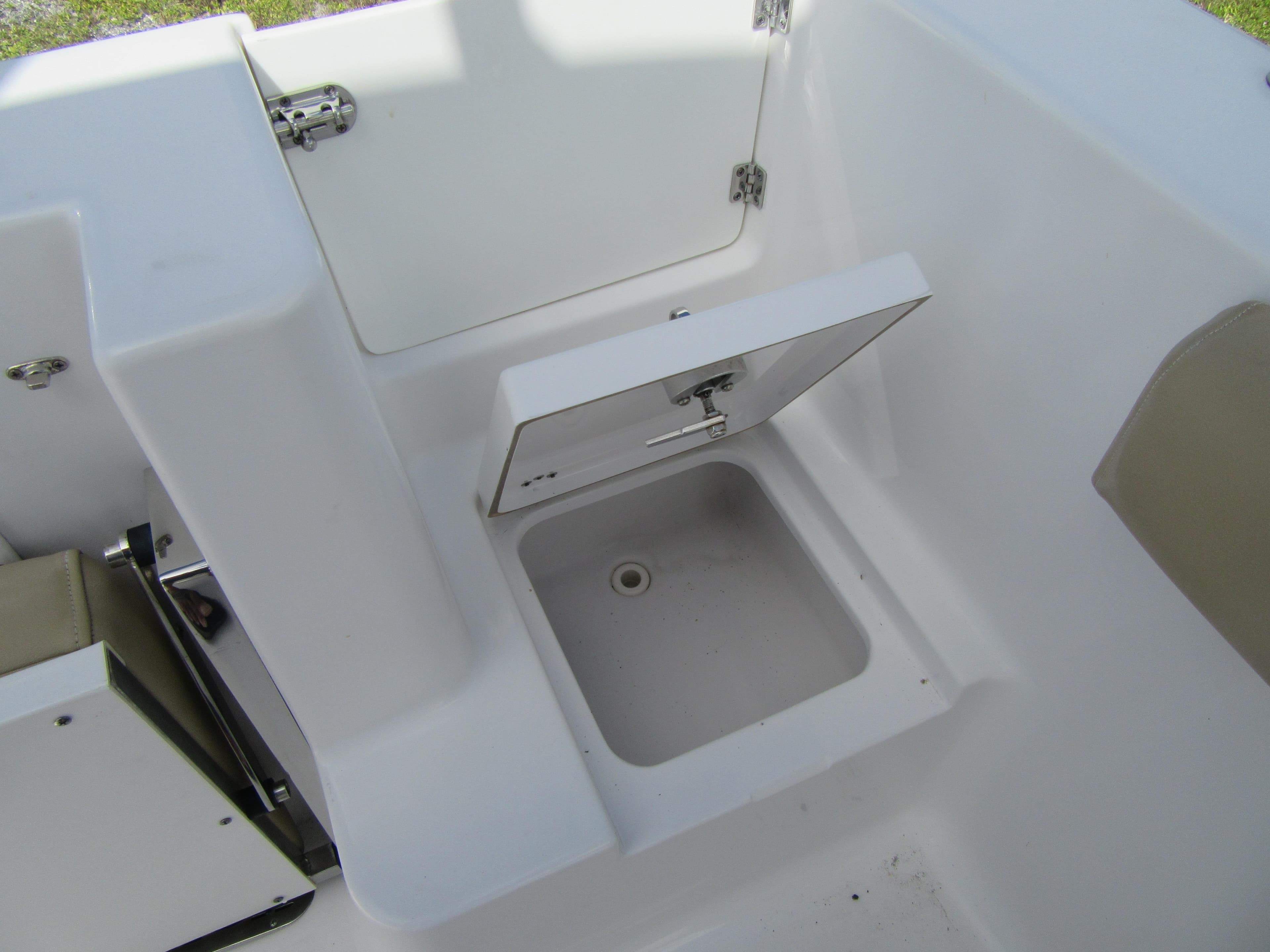 2017 Sportsman Open 232 Center Console