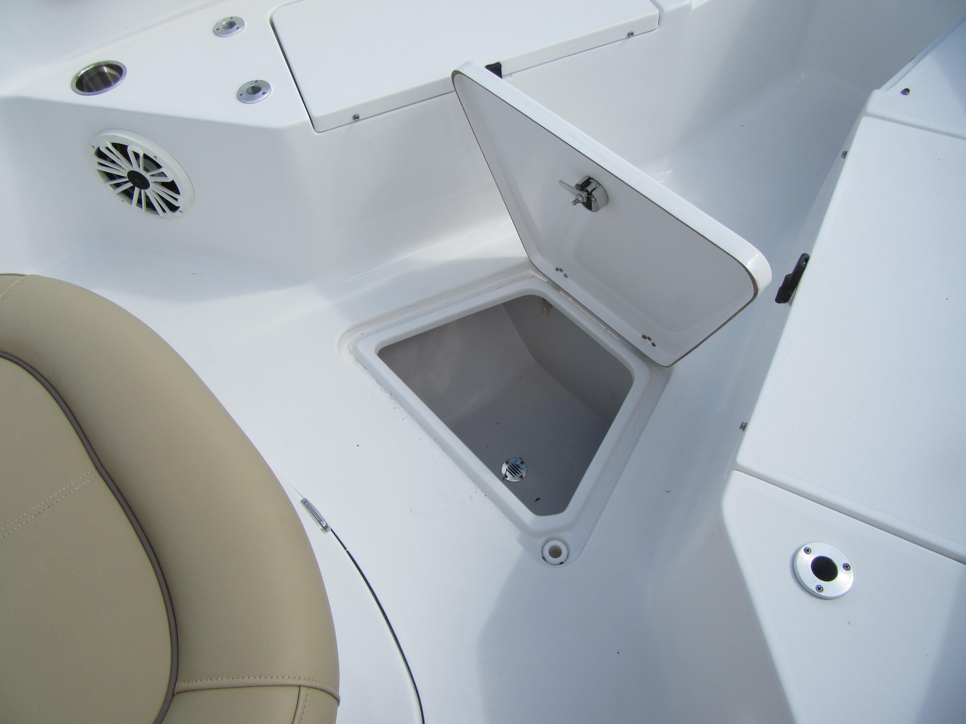 2017 Sportsman Open 232 Center Console