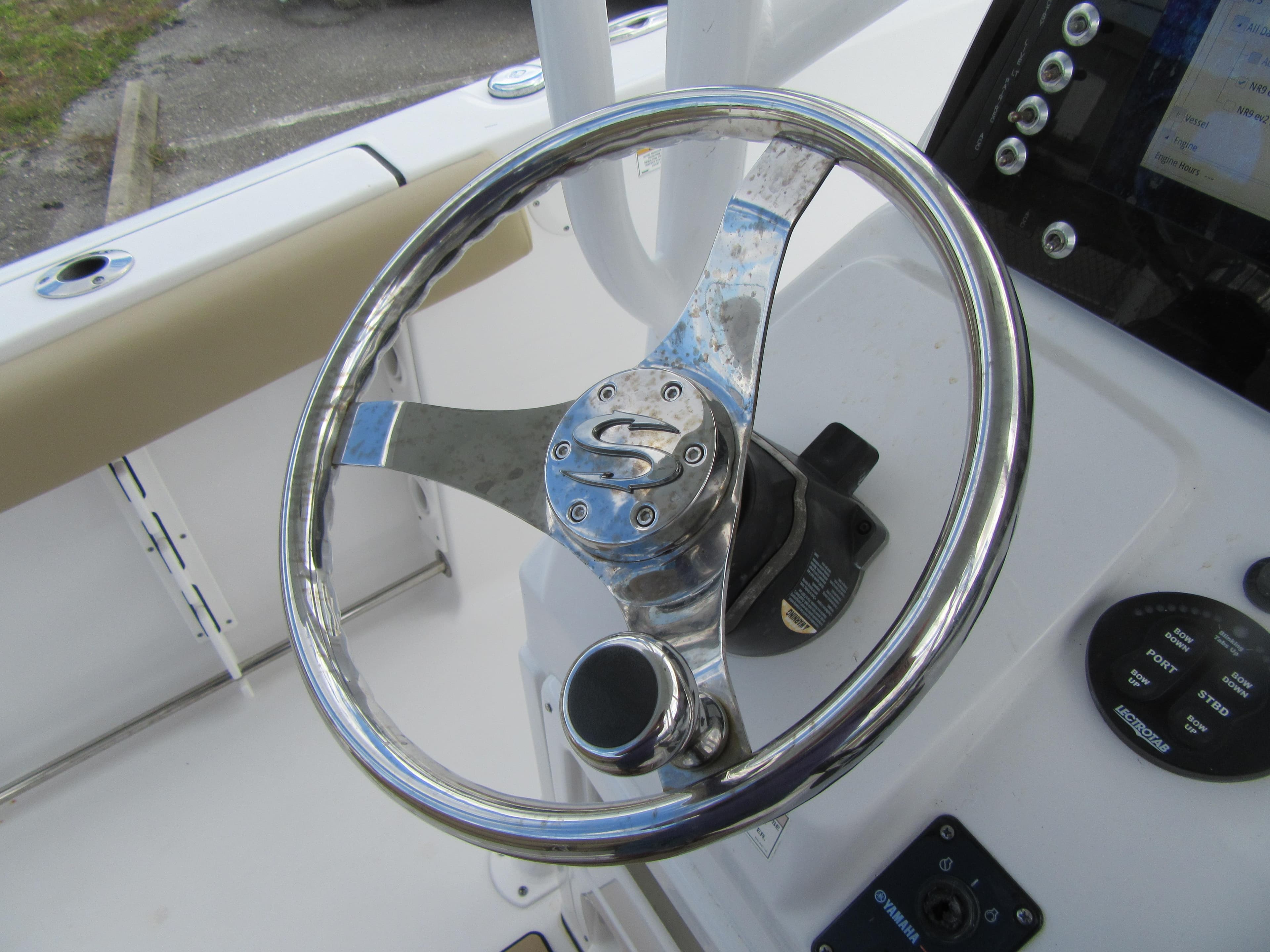 2017 Sportsman Open 232 Center Console