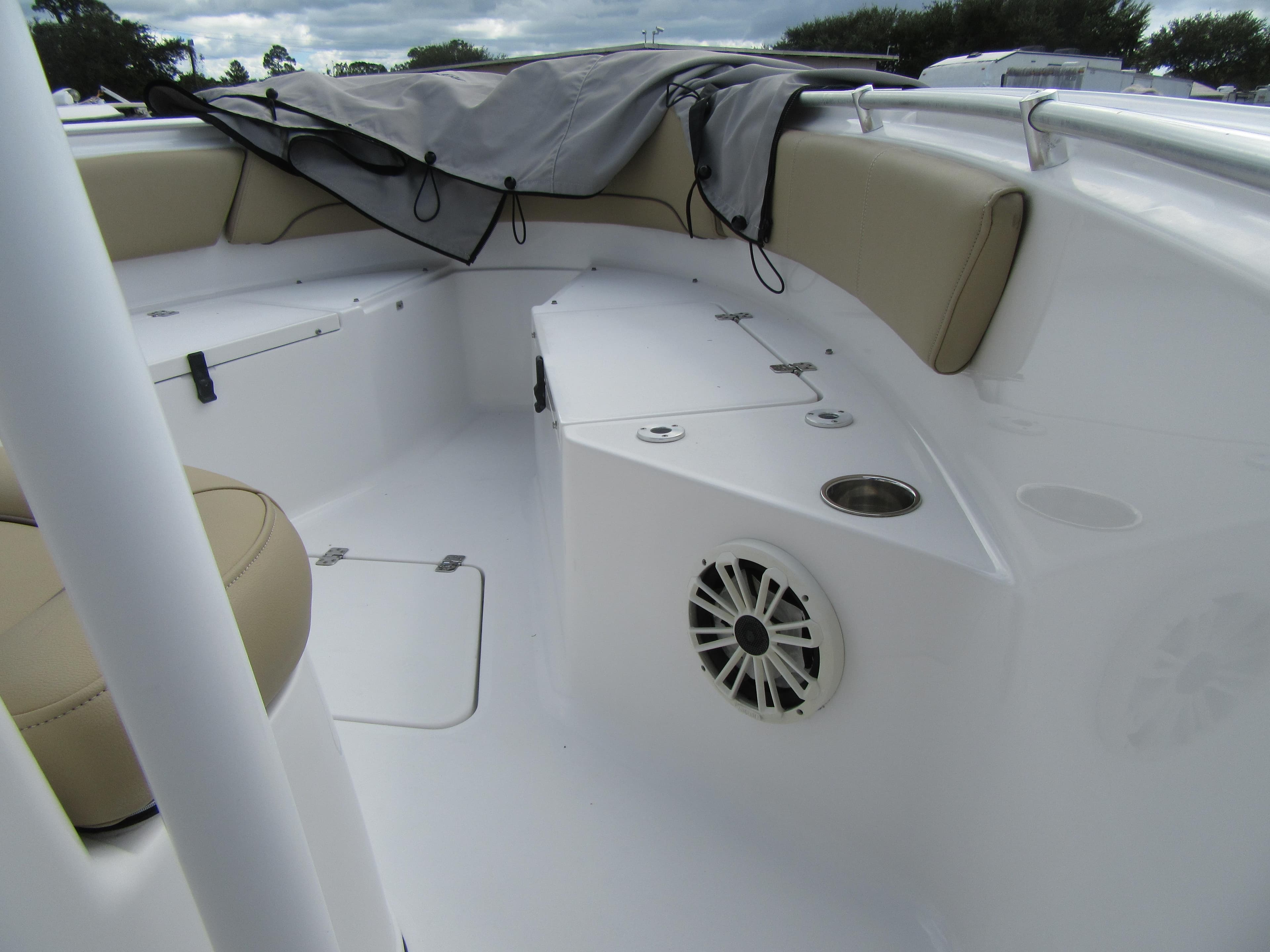 2017 Sportsman Open 232 Center Console