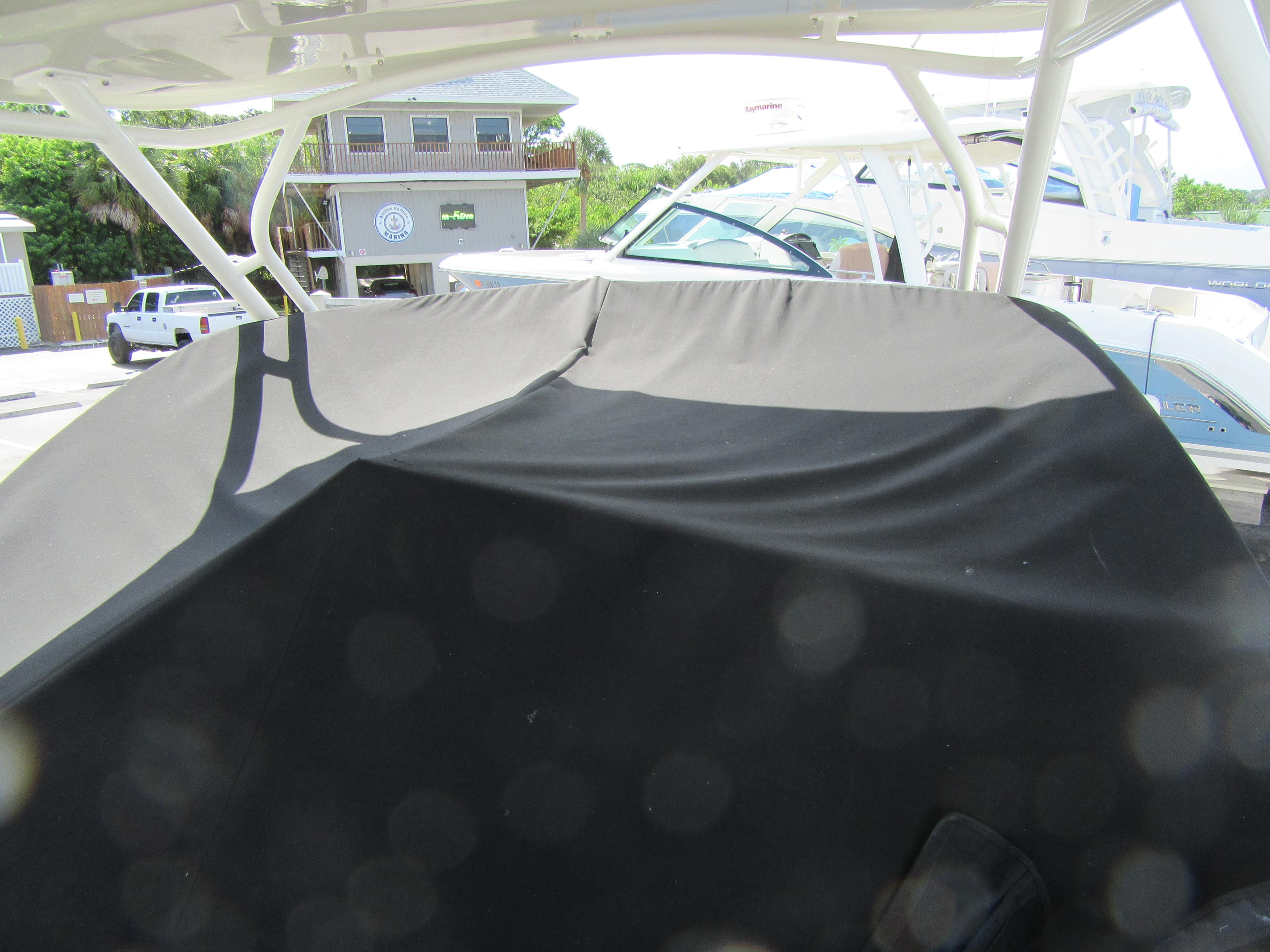 2019 Boston Whaler 230 Vantage