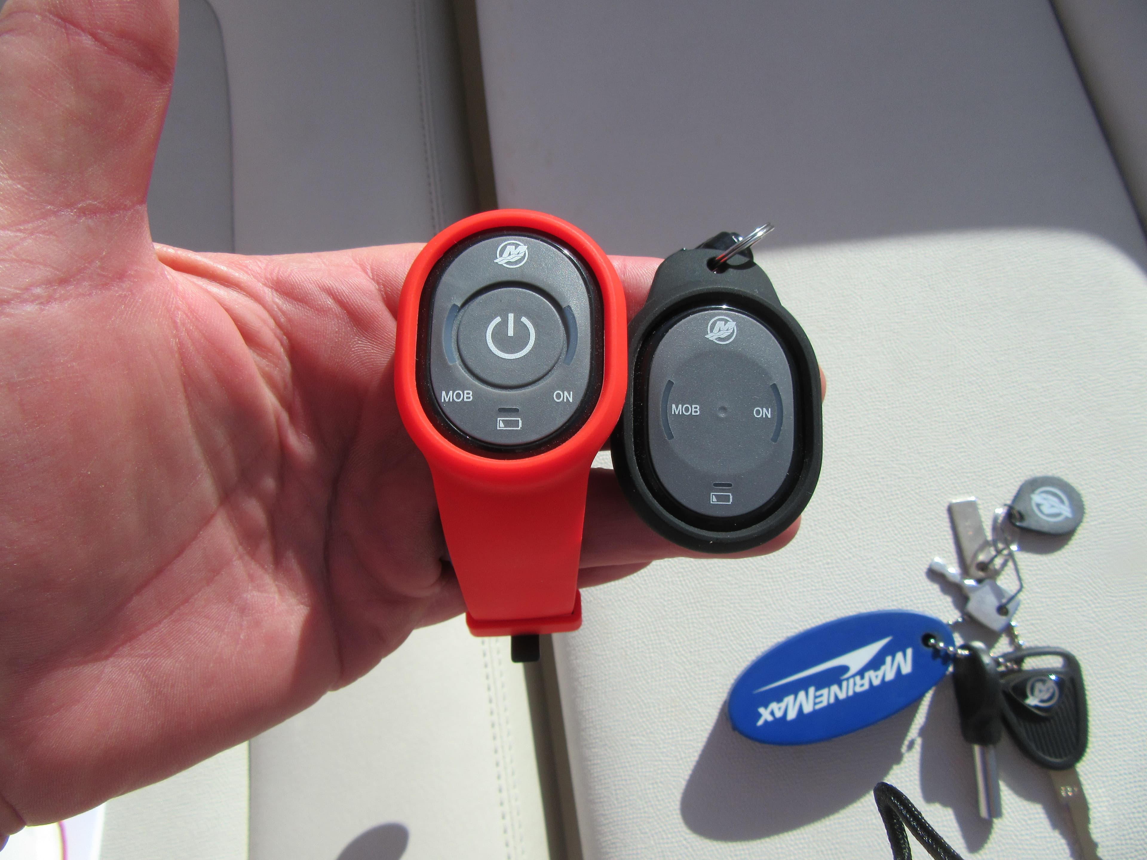 2019 Boston Whaler 230 Vantage