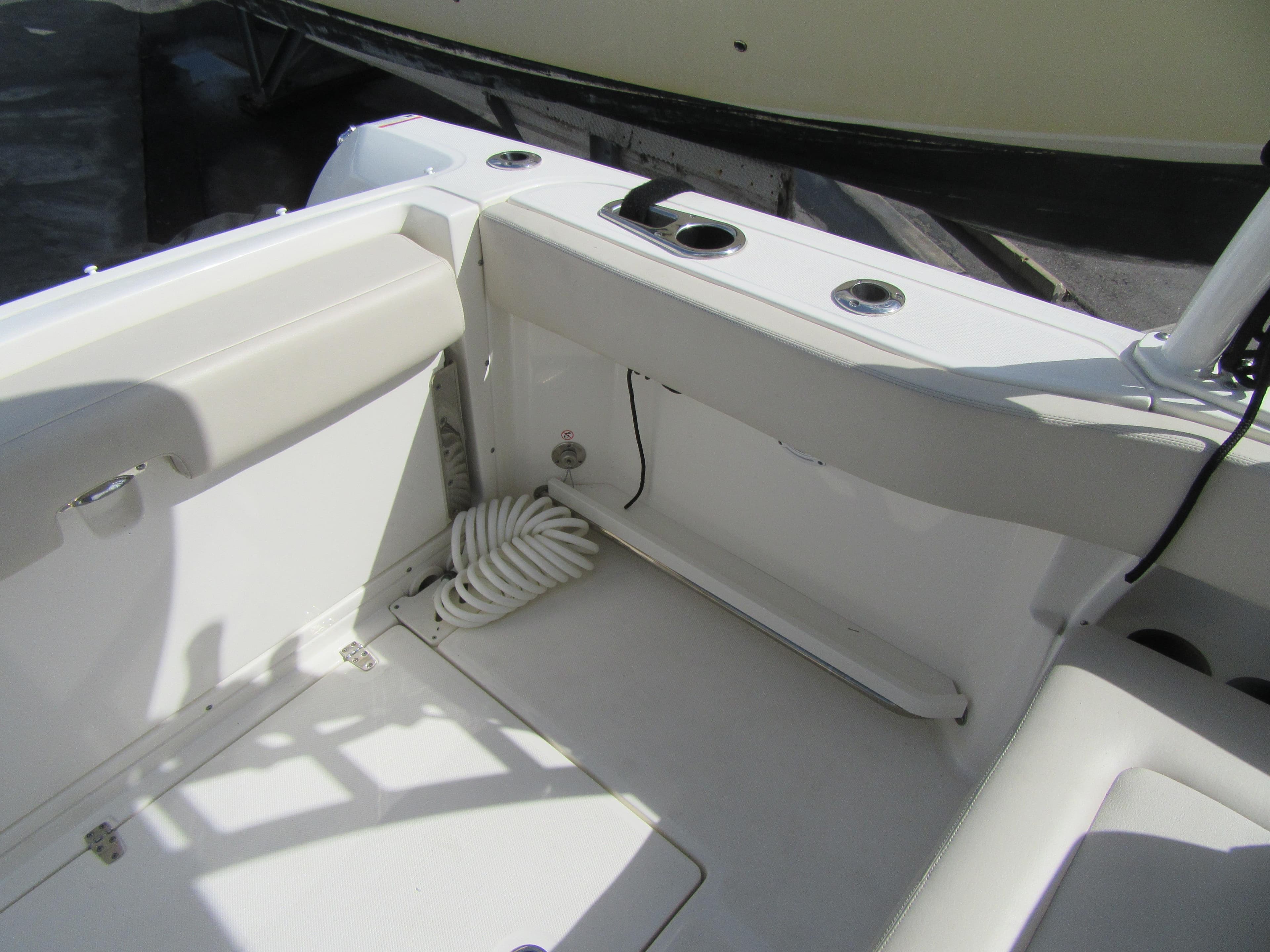 2019 Boston Whaler 230 Vantage