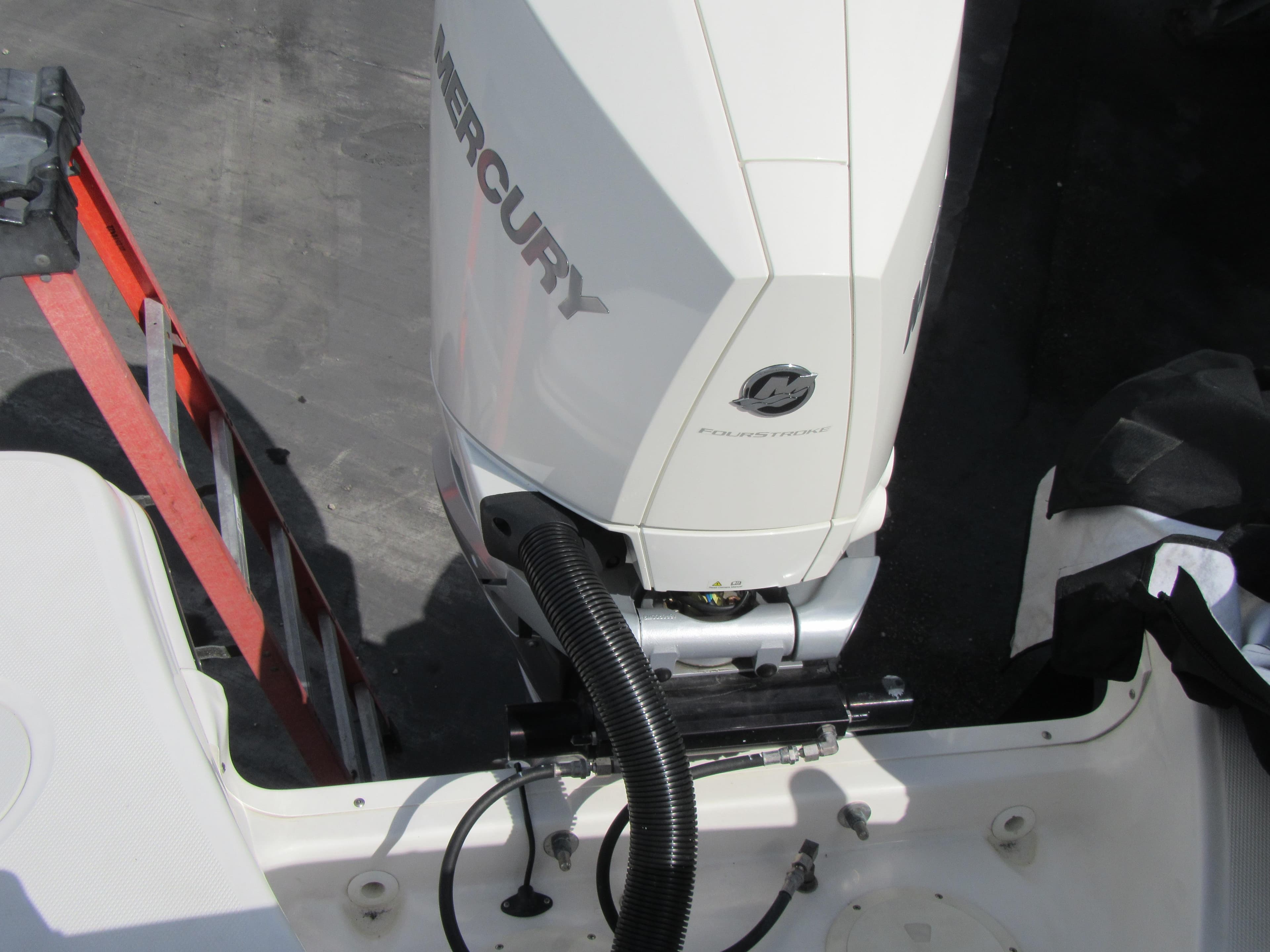 2019 Boston Whaler 230 Vantage