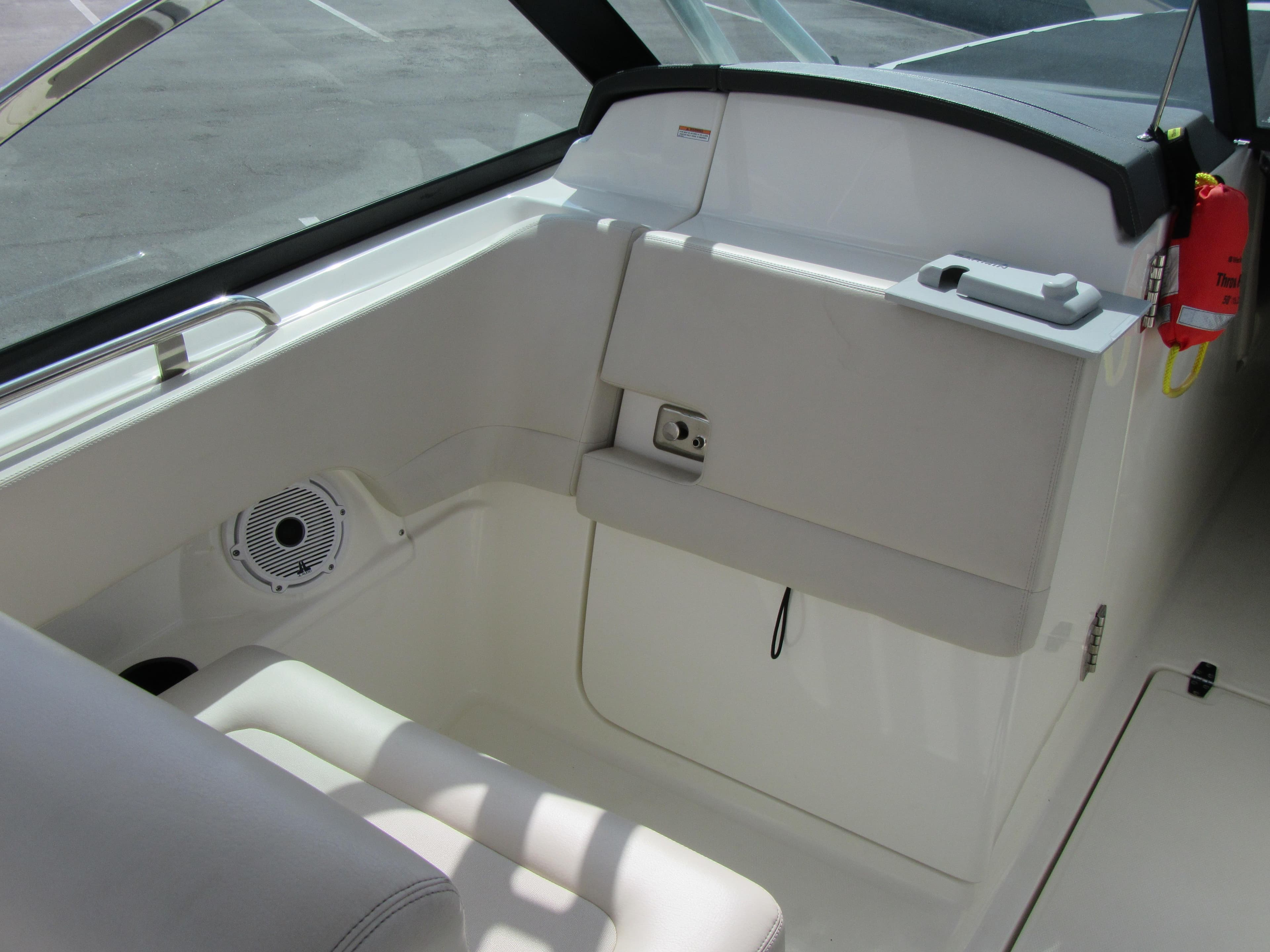 2019 Boston Whaler 230 Vantage