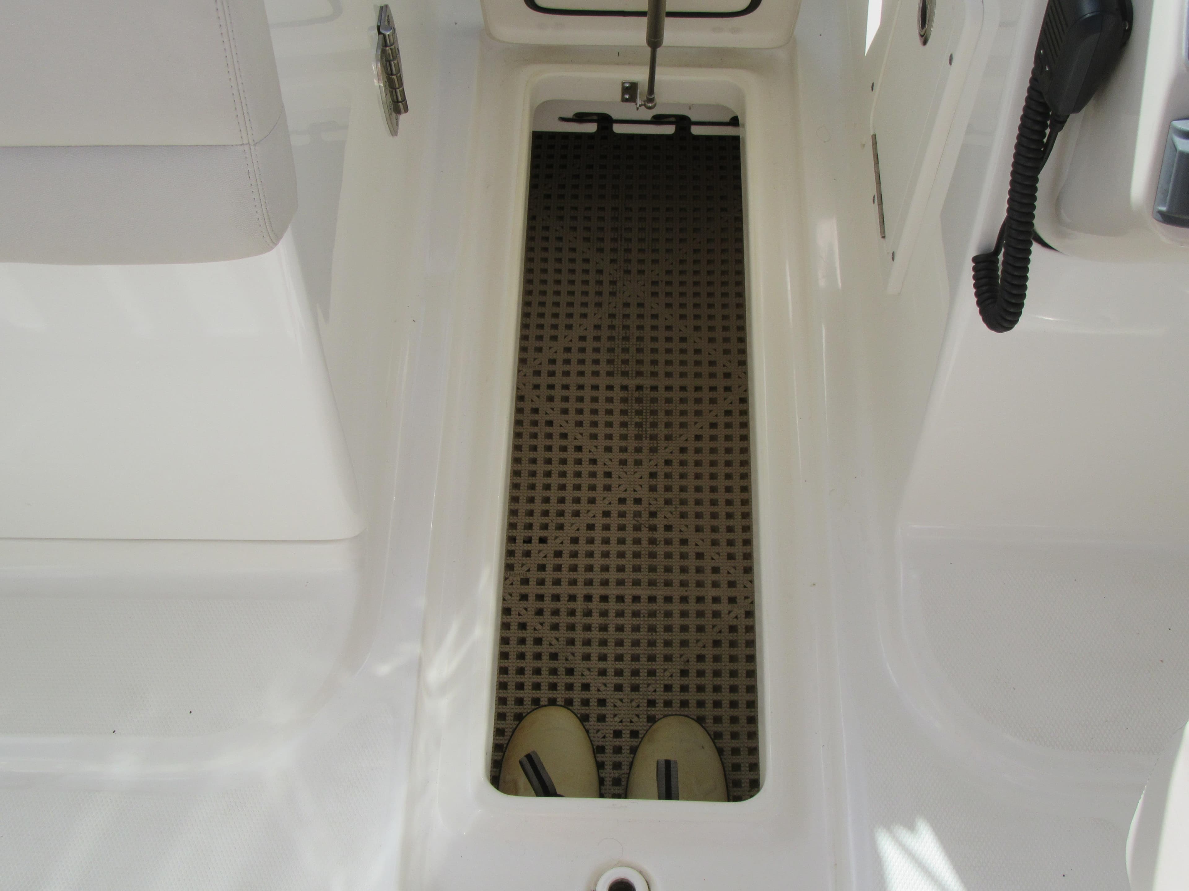 2019 Boston Whaler 230 Vantage