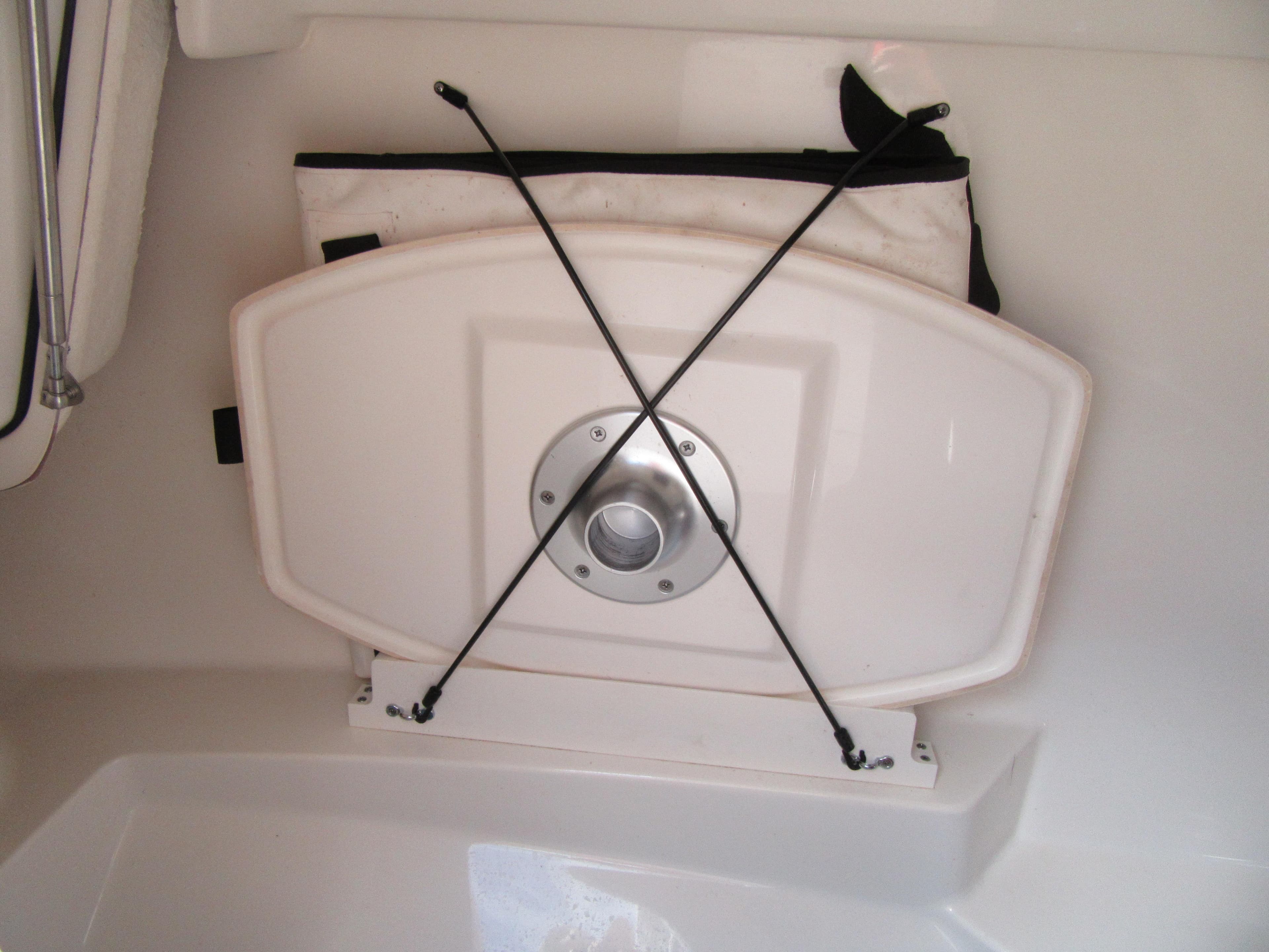 2019 Boston Whaler 230 Vantage