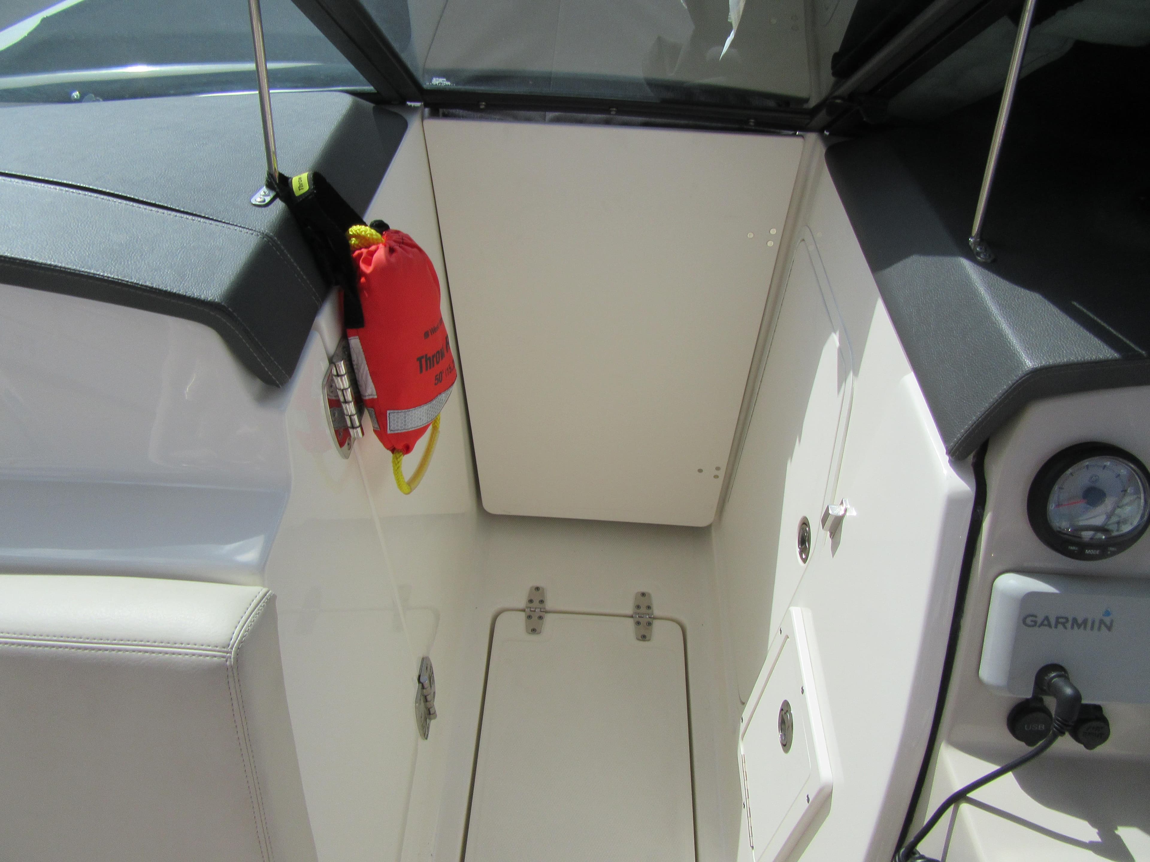 2019 Boston Whaler 230 Vantage