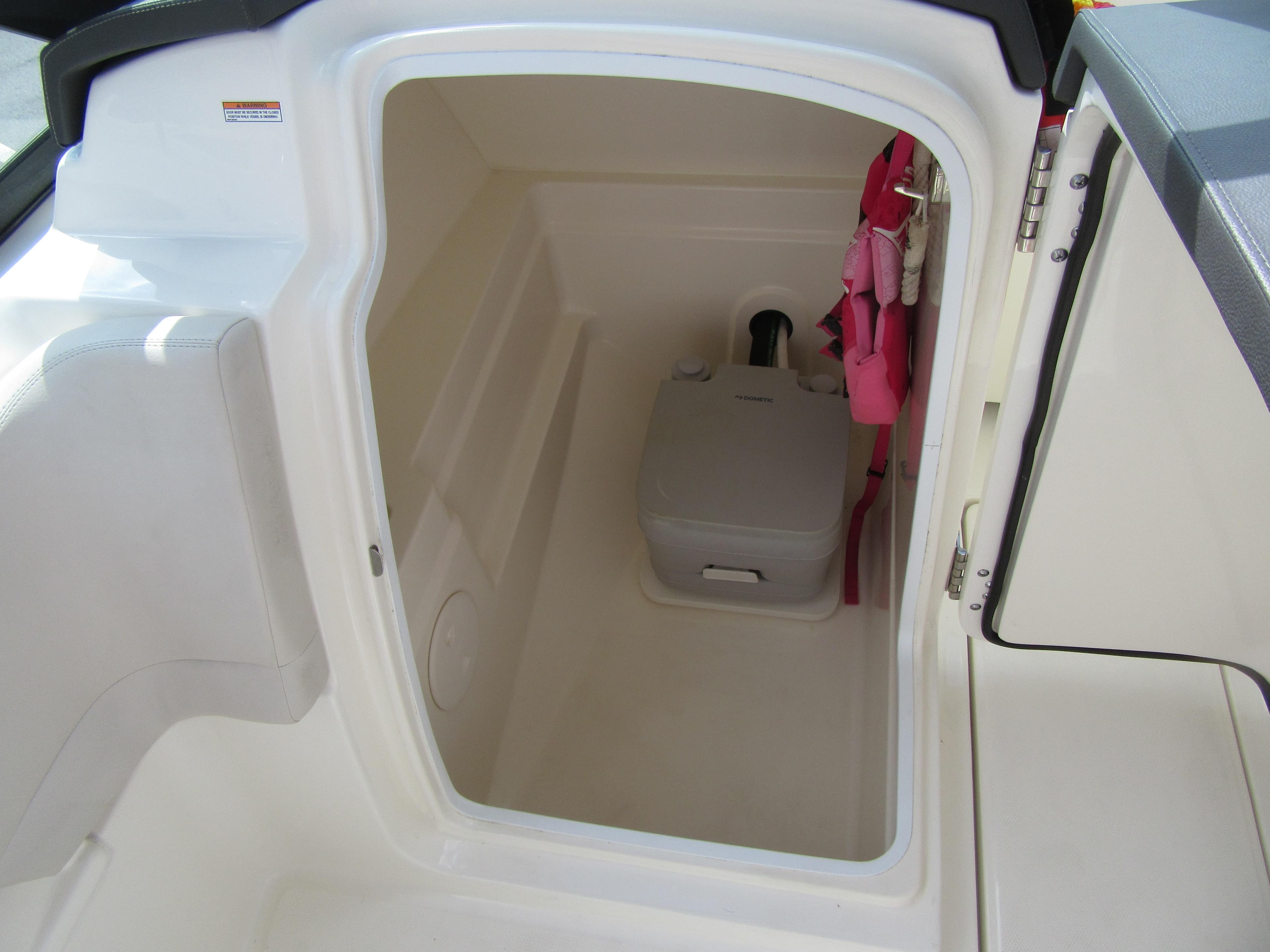 2019 Boston Whaler 230 Vantage