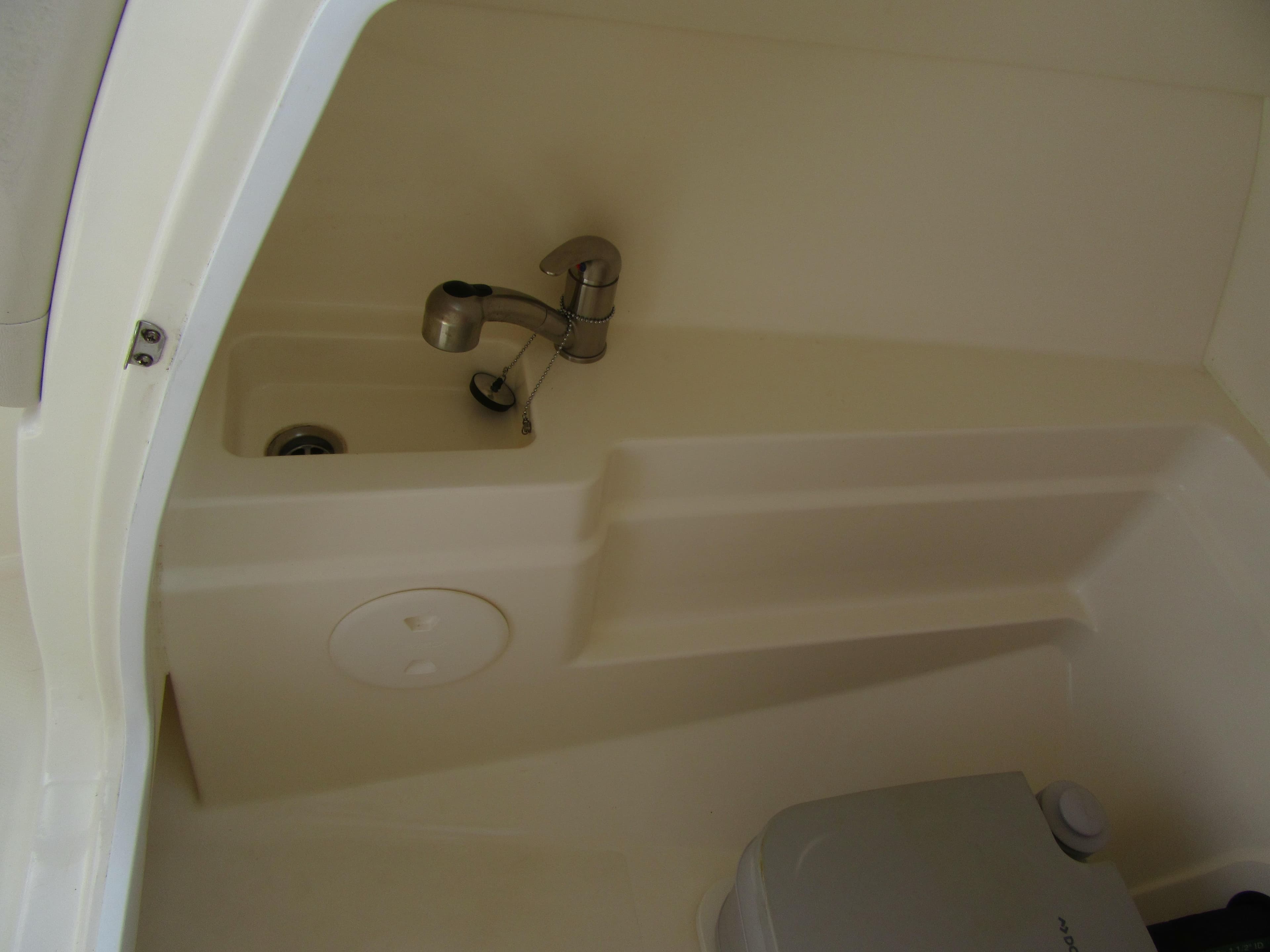 2019 Boston Whaler 230 Vantage