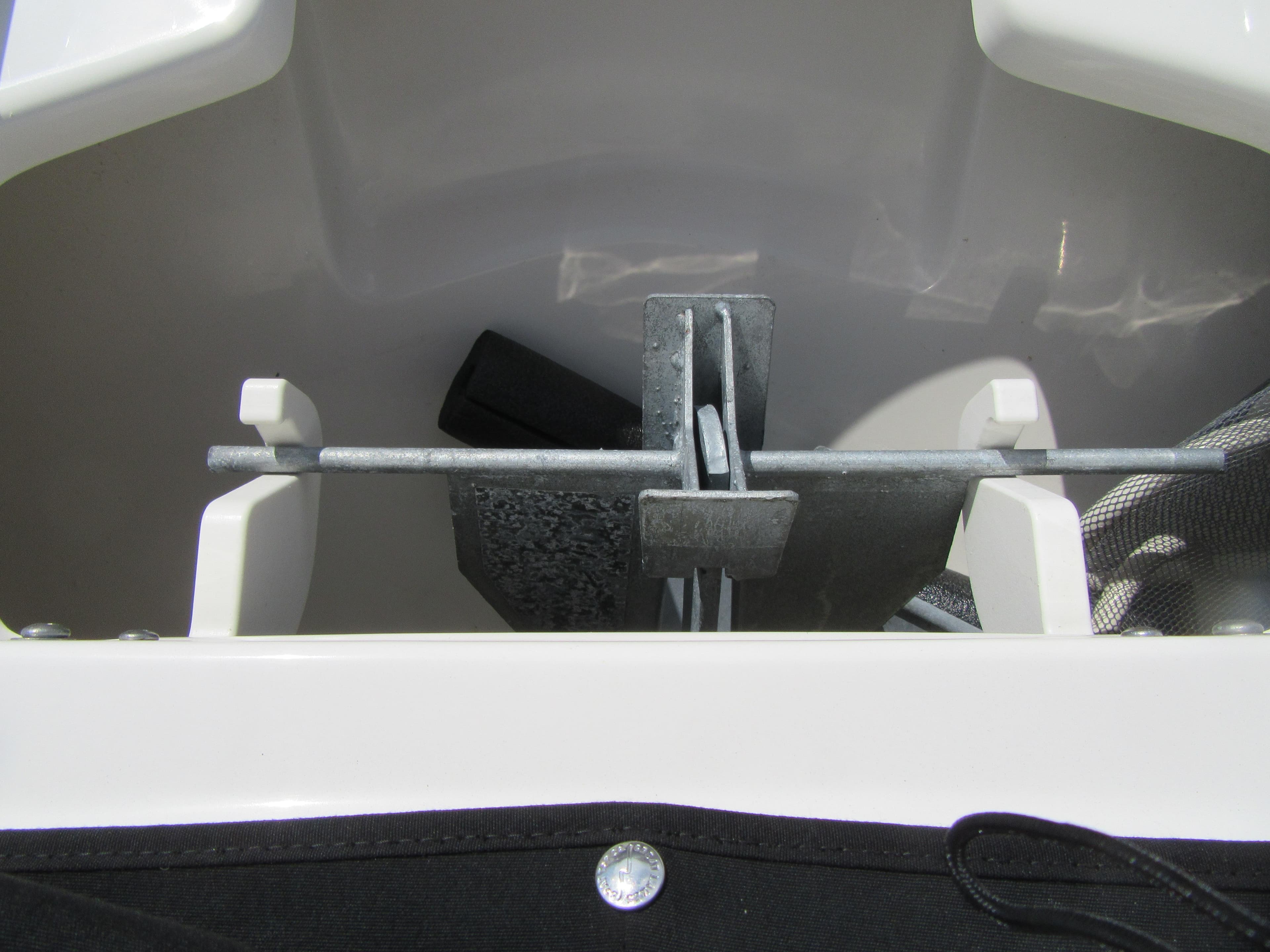 2019 Boston Whaler 230 Vantage