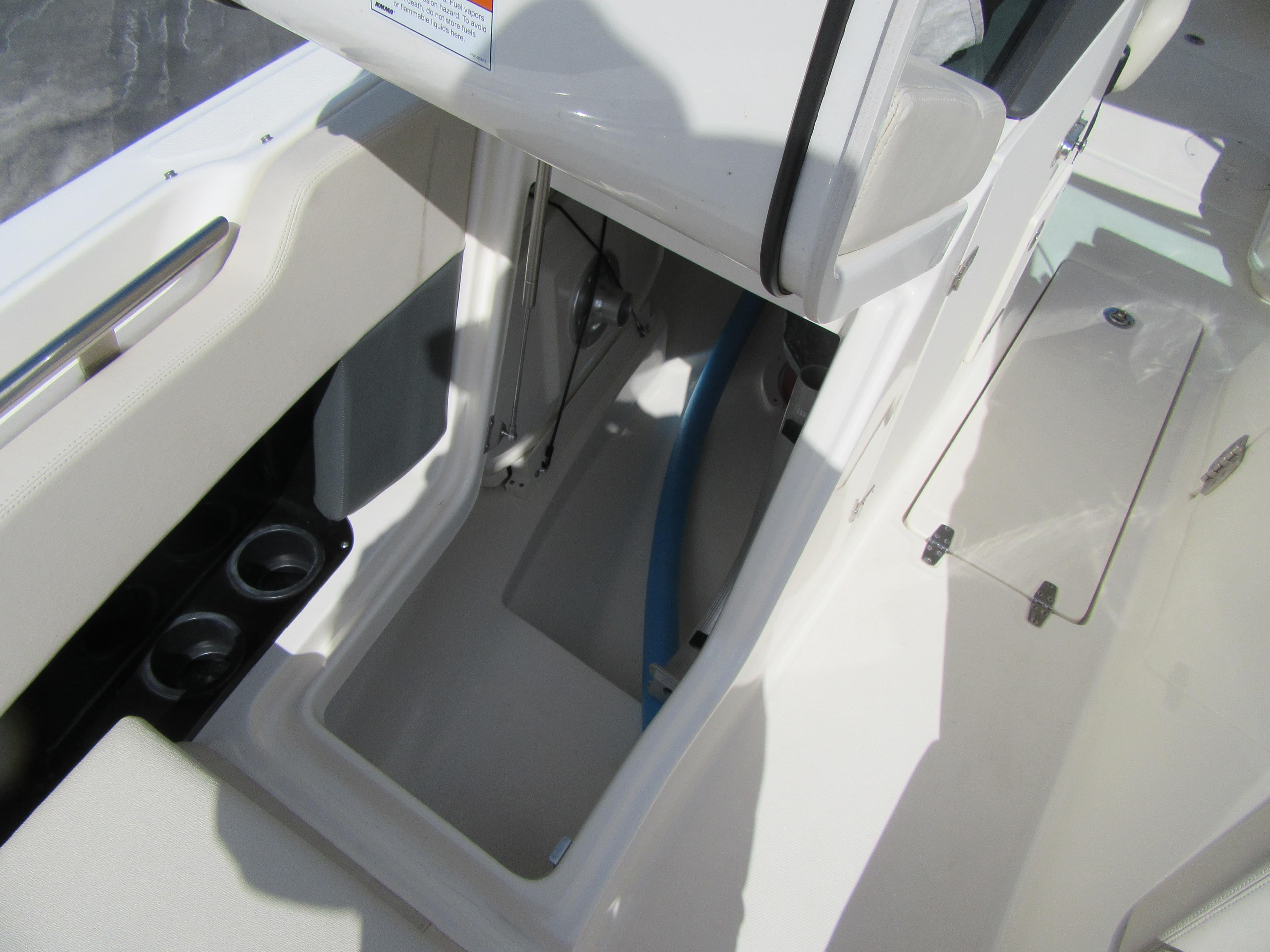 2019 Boston Whaler 230 Vantage
