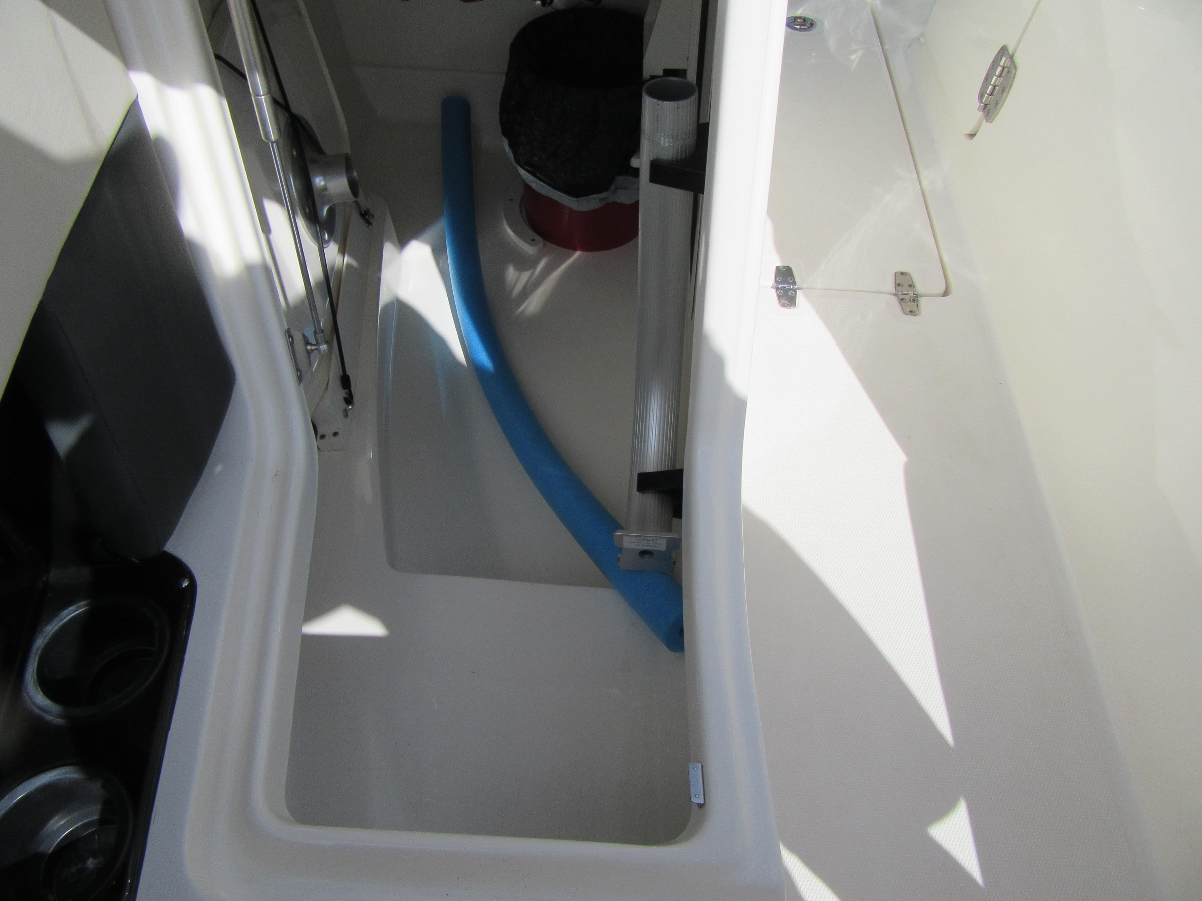 2019 Boston Whaler 230 Vantage