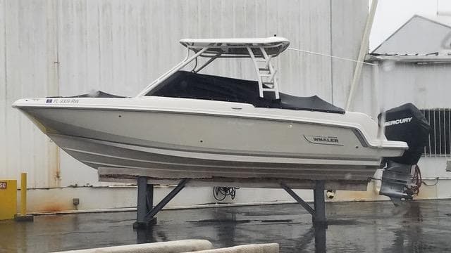 2019 Boston Whaler 230 Vantage