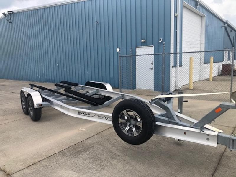 2019 Boston Whaler 230 Vantage