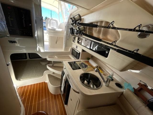 2017 Grady-White Marlin 300