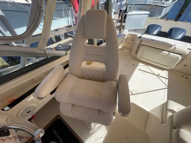 Captain's chair on a 2017 Grady-White 300 Marlin boat.