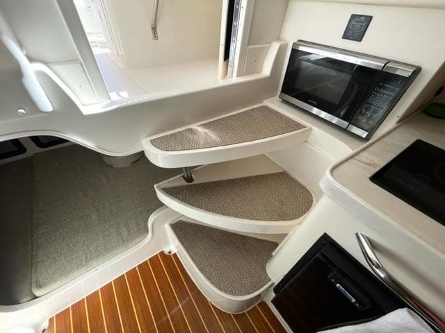 2017 Grady-White Marlin 300